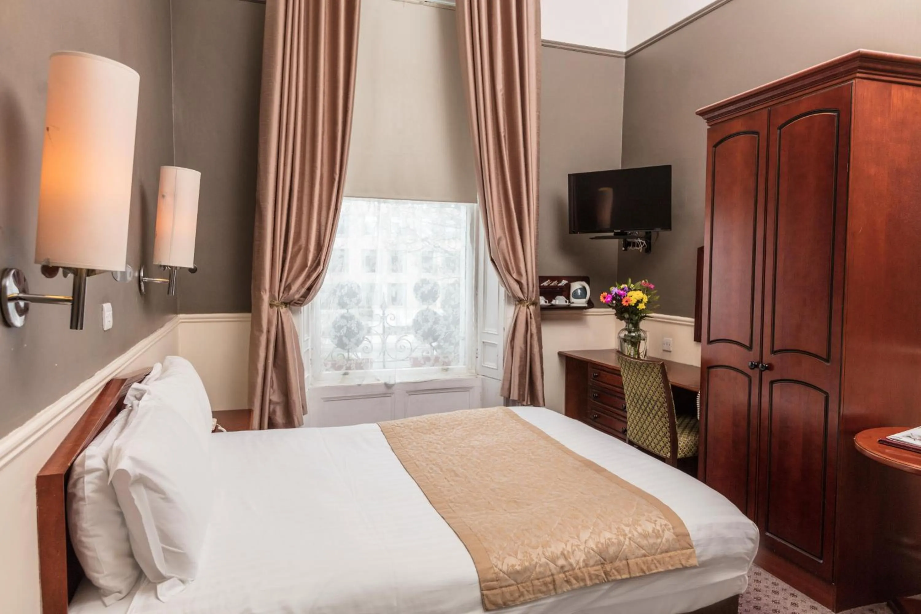 Double Room in The Lansdowne Hotel