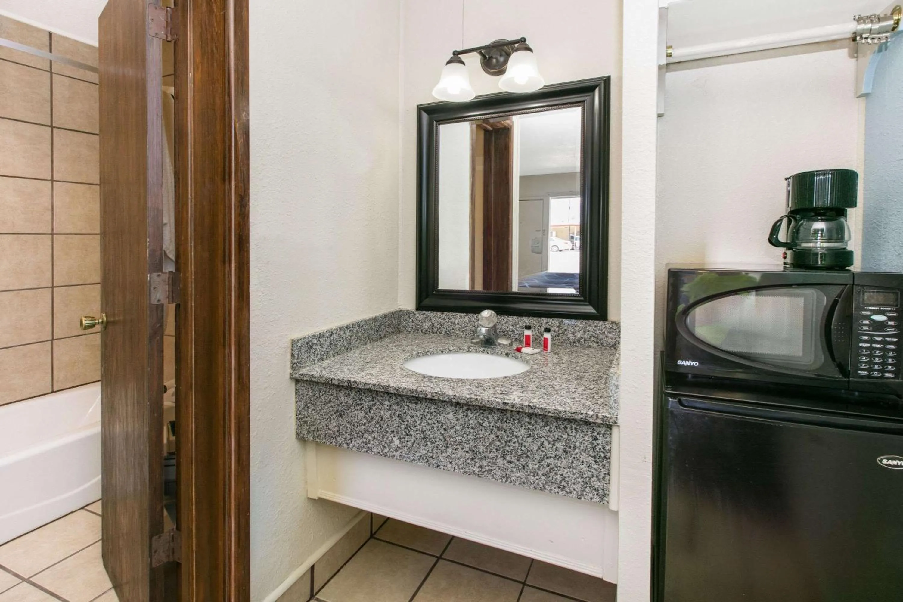 King Room with Roll-In Shower - Mobility/Hearing Accessible - Non-Smoking in Super 8 by Wyndham Lubbock Civic Center North