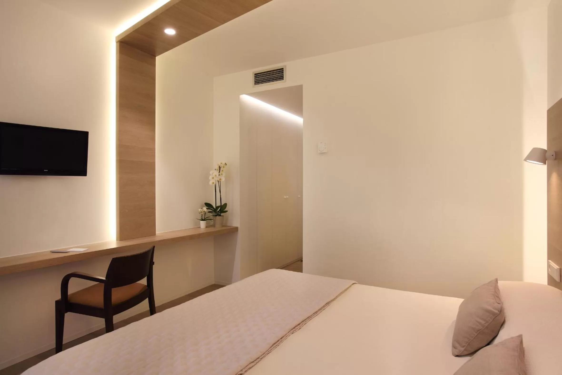 Triple Room with Terrace in Hotel Carlos I