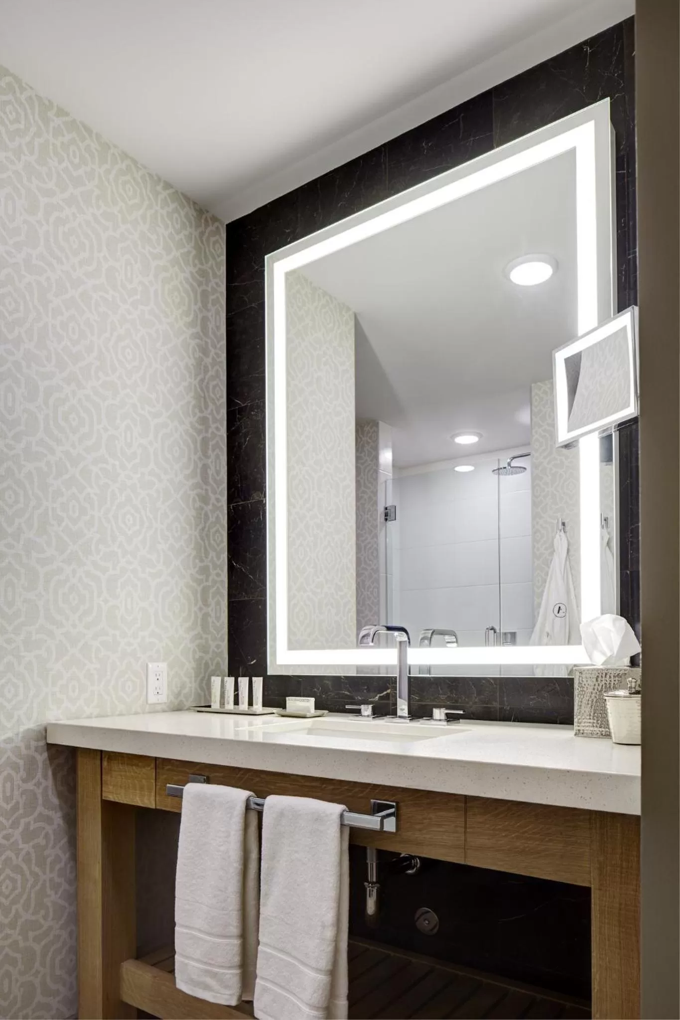 Deluxe King Hearing-Accessible Guest Room in Archer Hotel Napa