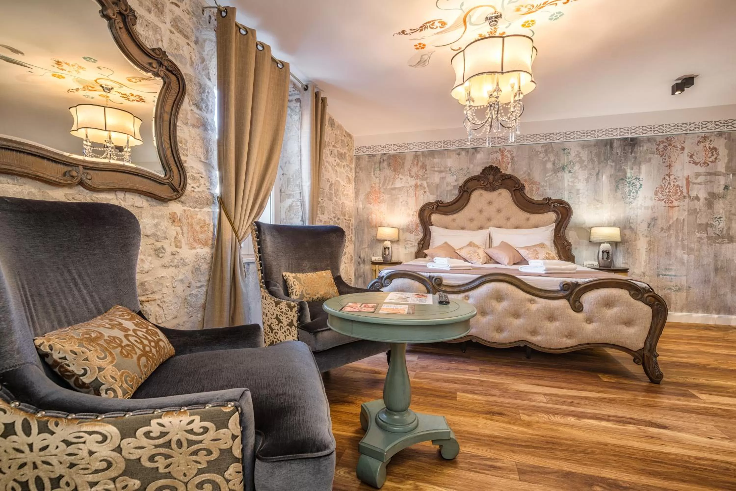Grand Luxury Suite - single occupancy in Plaza Marchi Old Town - MAG Quaint & Elegant Boutique Hotels