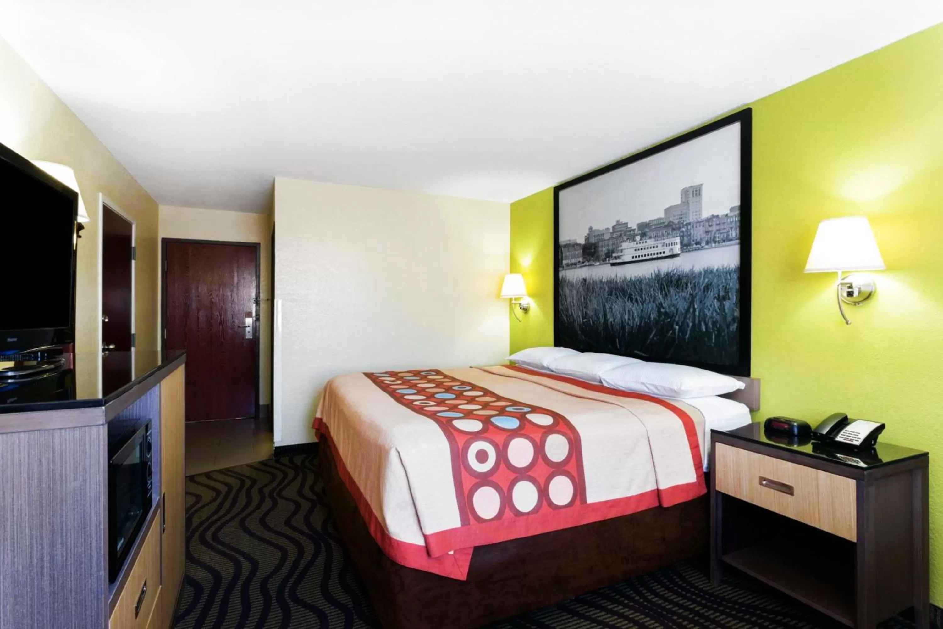 King Room - Non-Smoking in Super 8 by Wyndham Brunswick/St Simons Island Area