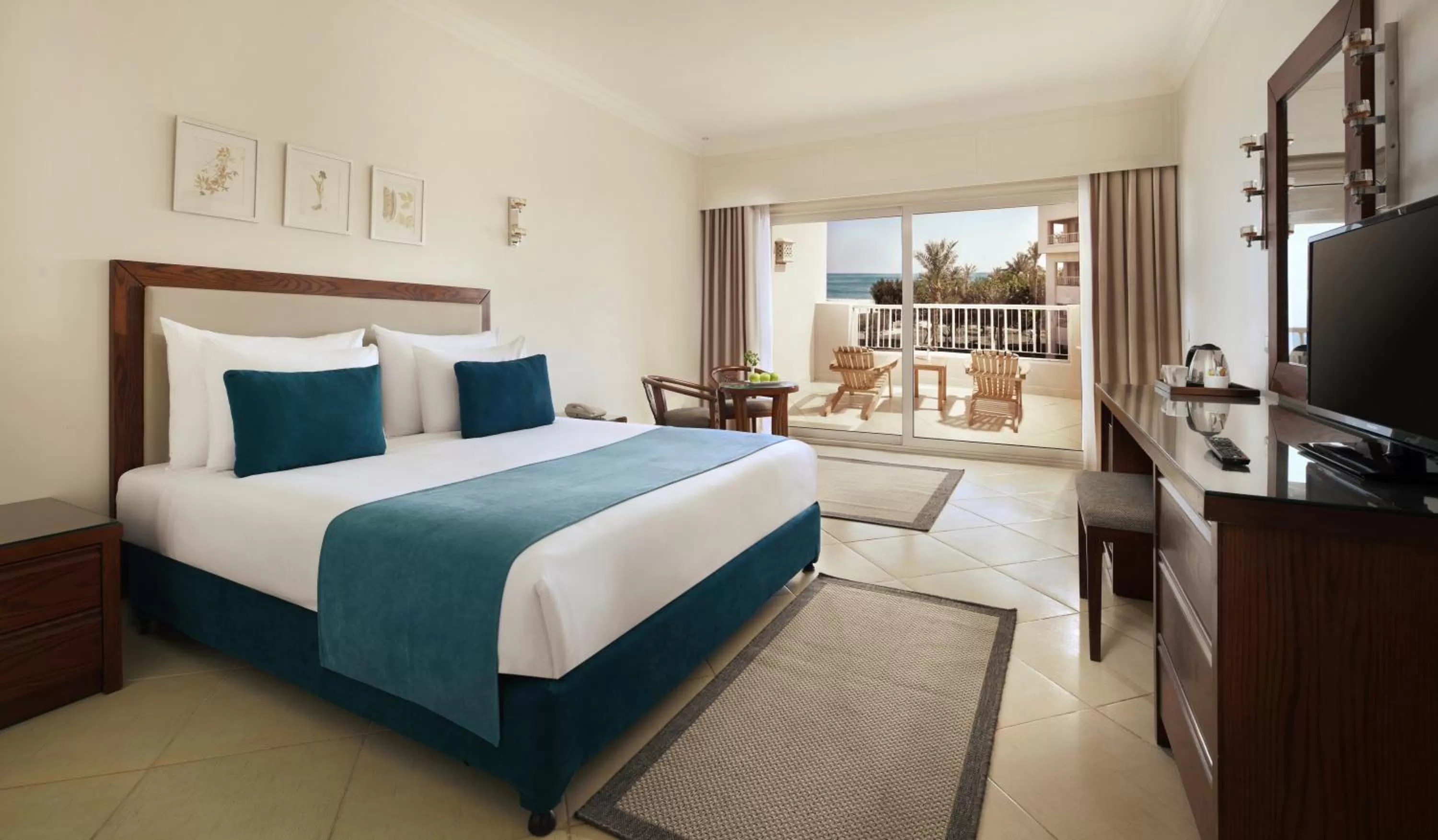 Deluxe Family King with Partial Sea View in Jaz Soma Beach