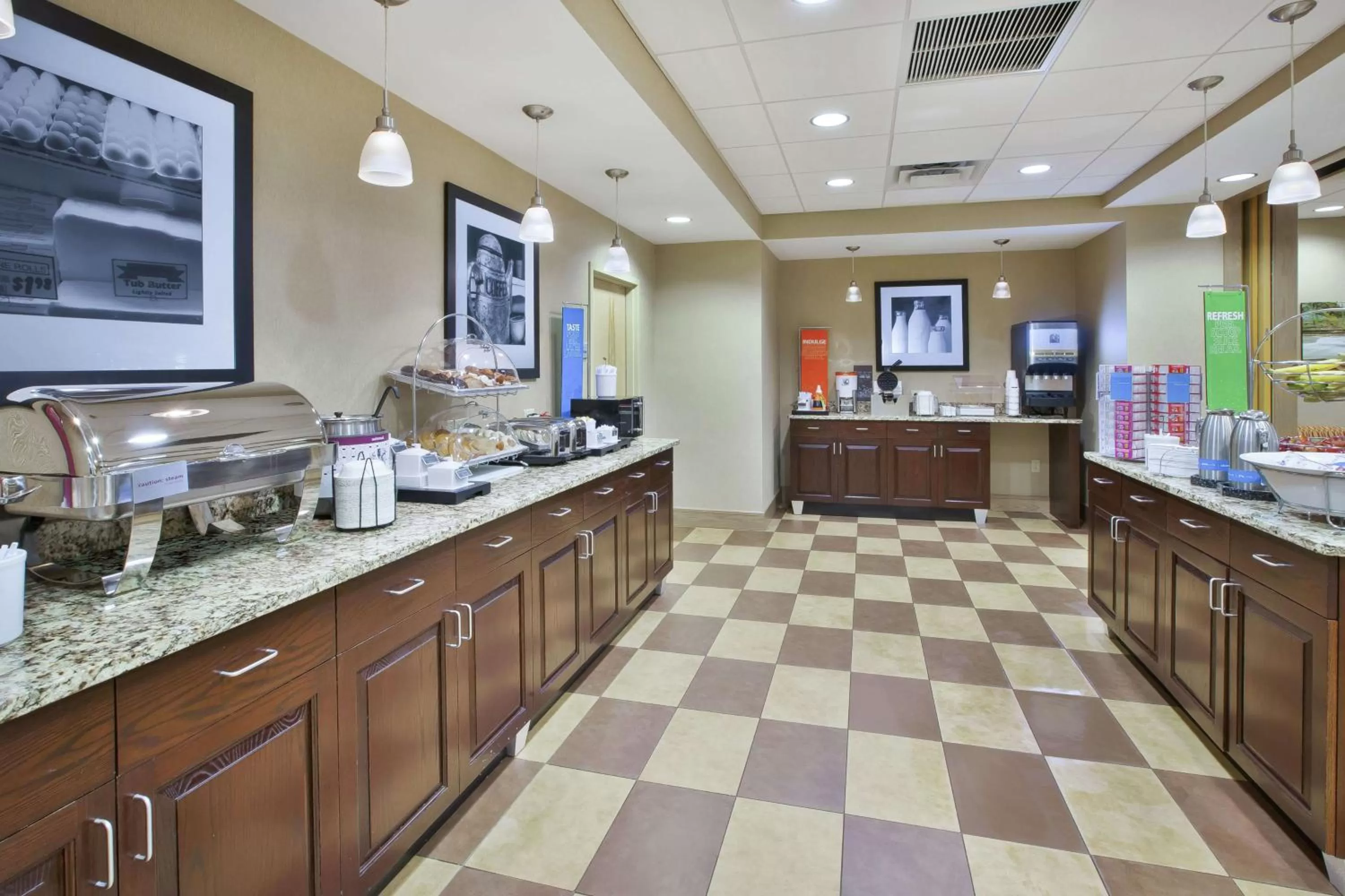 Dining area in Hampton Inn Brockport