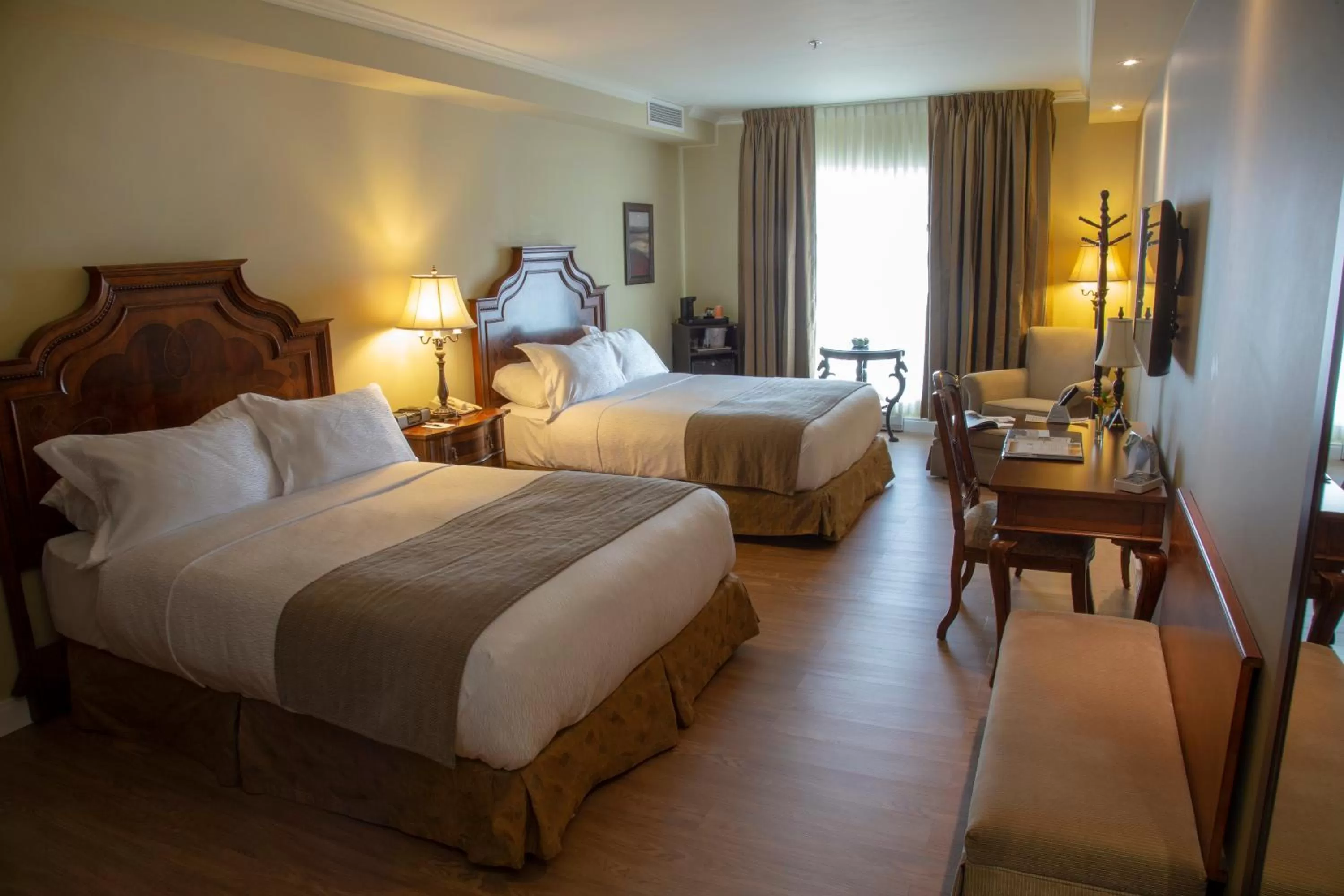 Queen Room with Two Queen Beds in Hotel Brossard