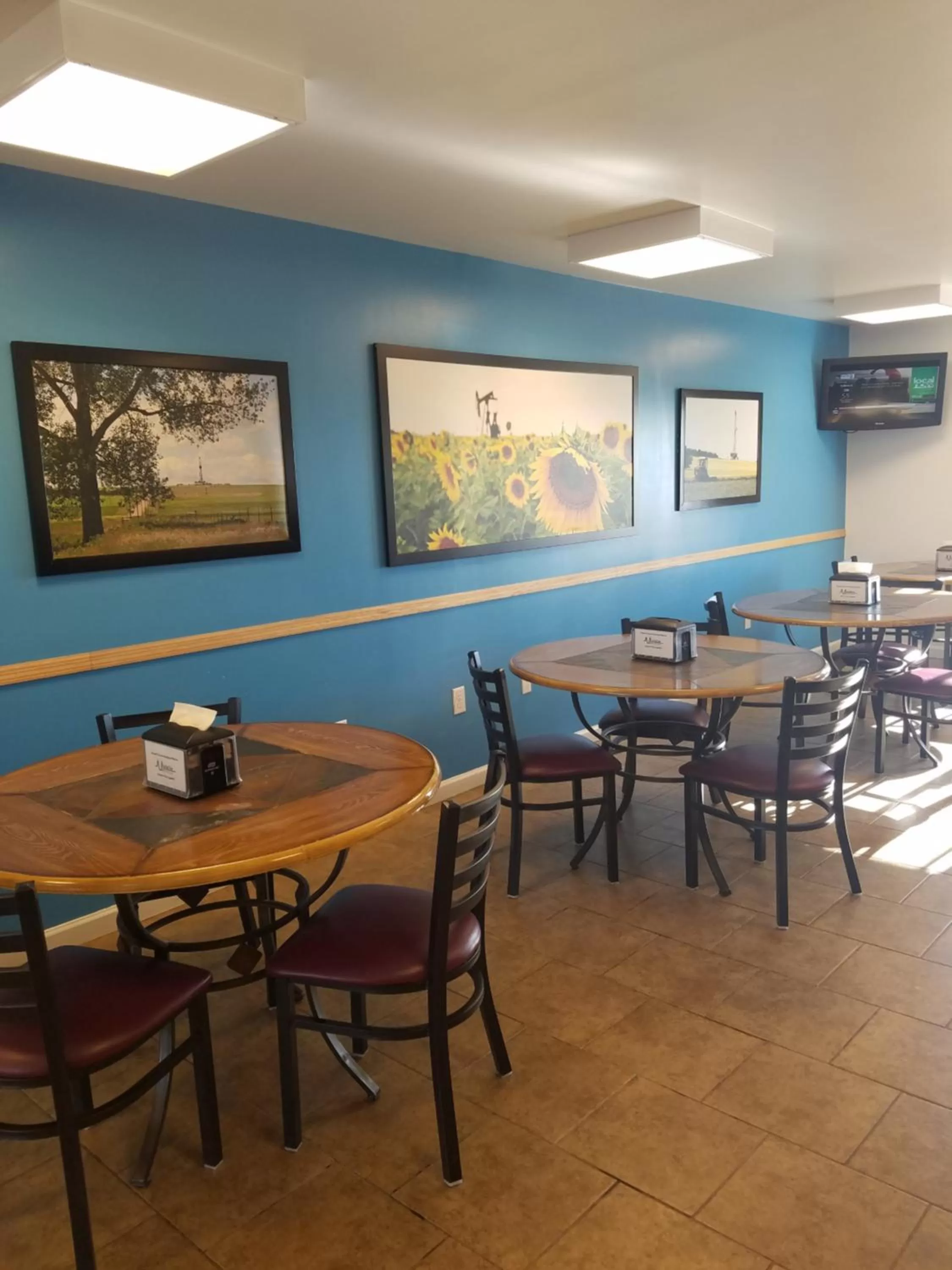 Dining area in Ramada by Wyndham Williston