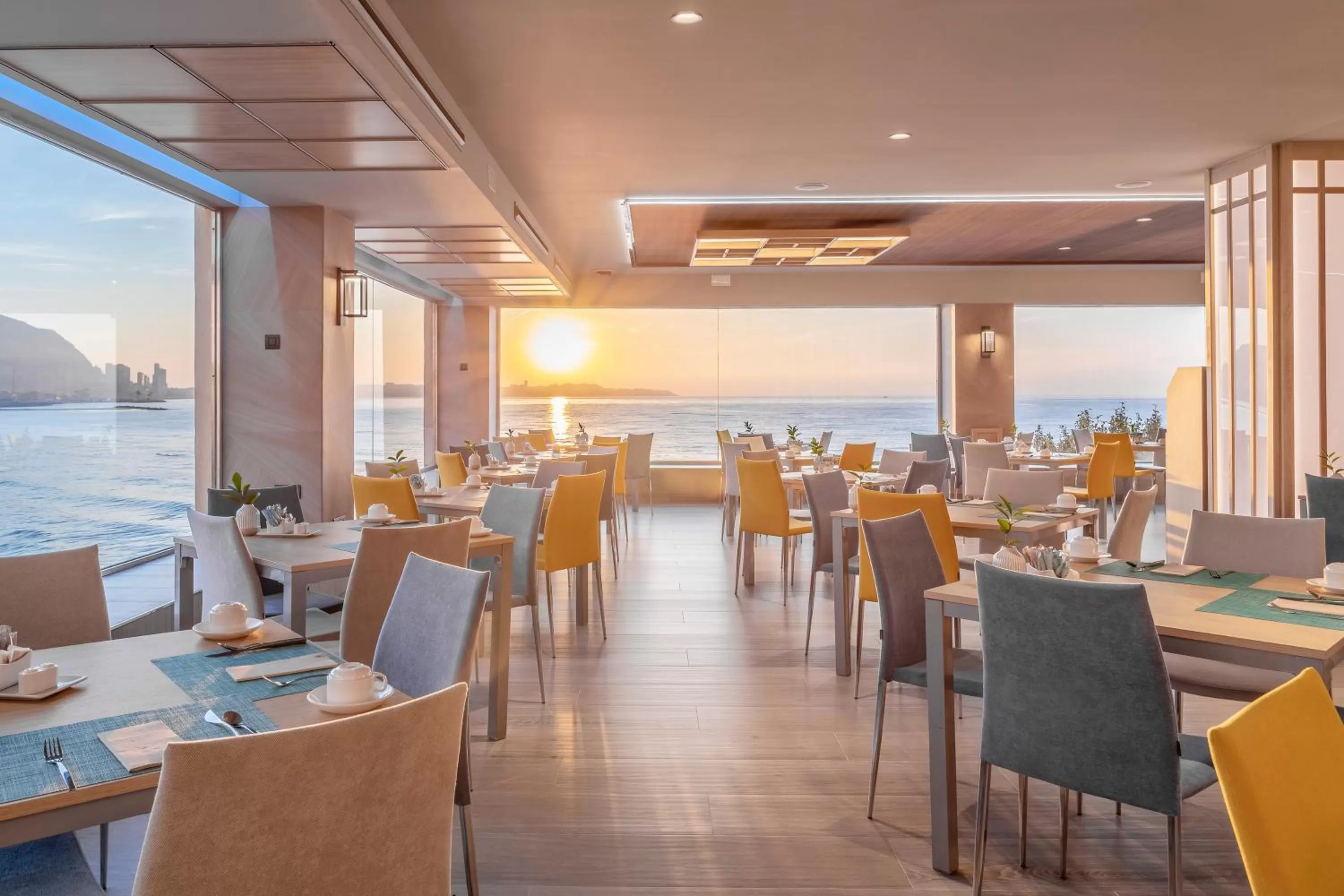 Restaurant/places to eat in Melia Alicante