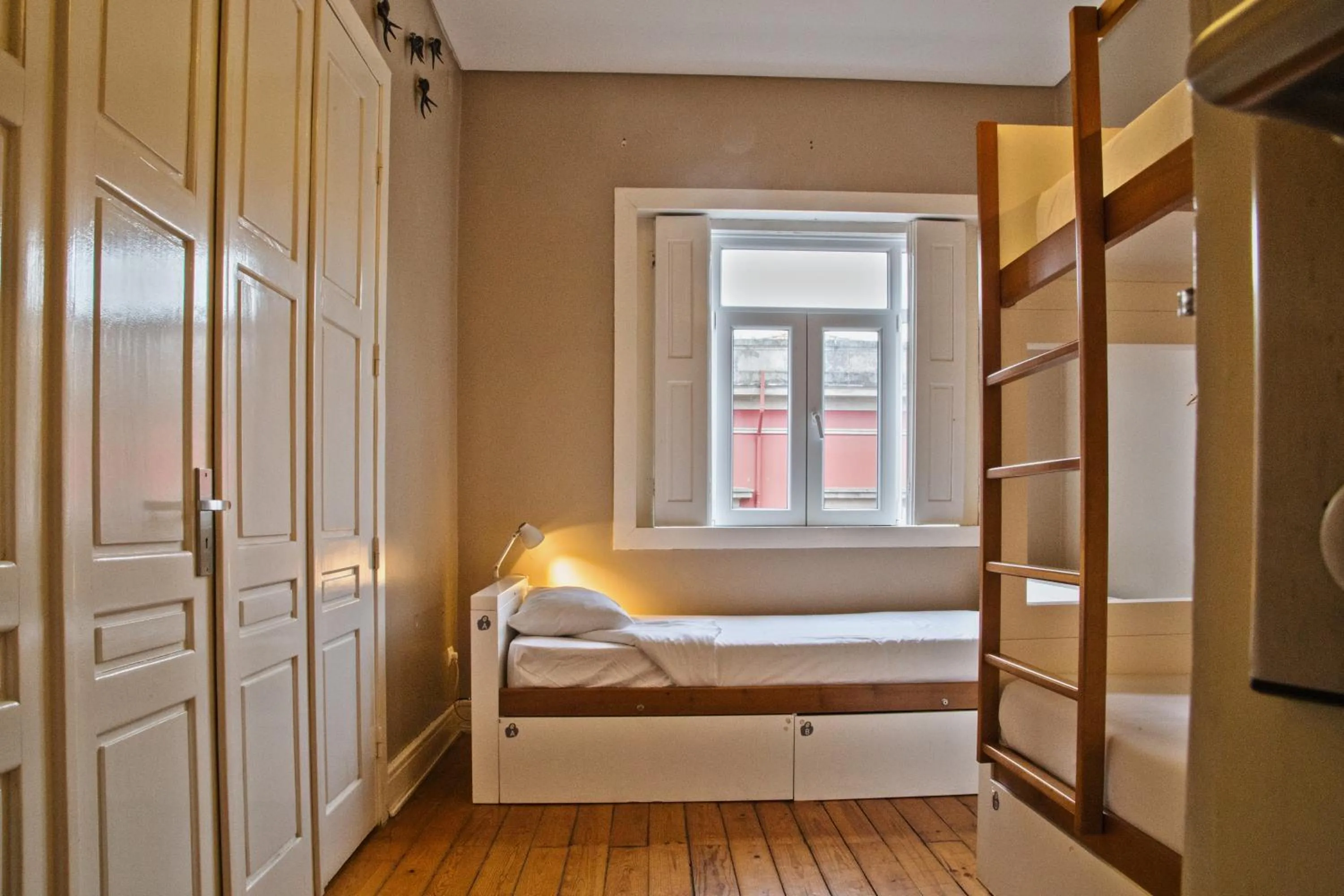 Bed in 3-Bed Dormitory Room in Porto Spot Hostel