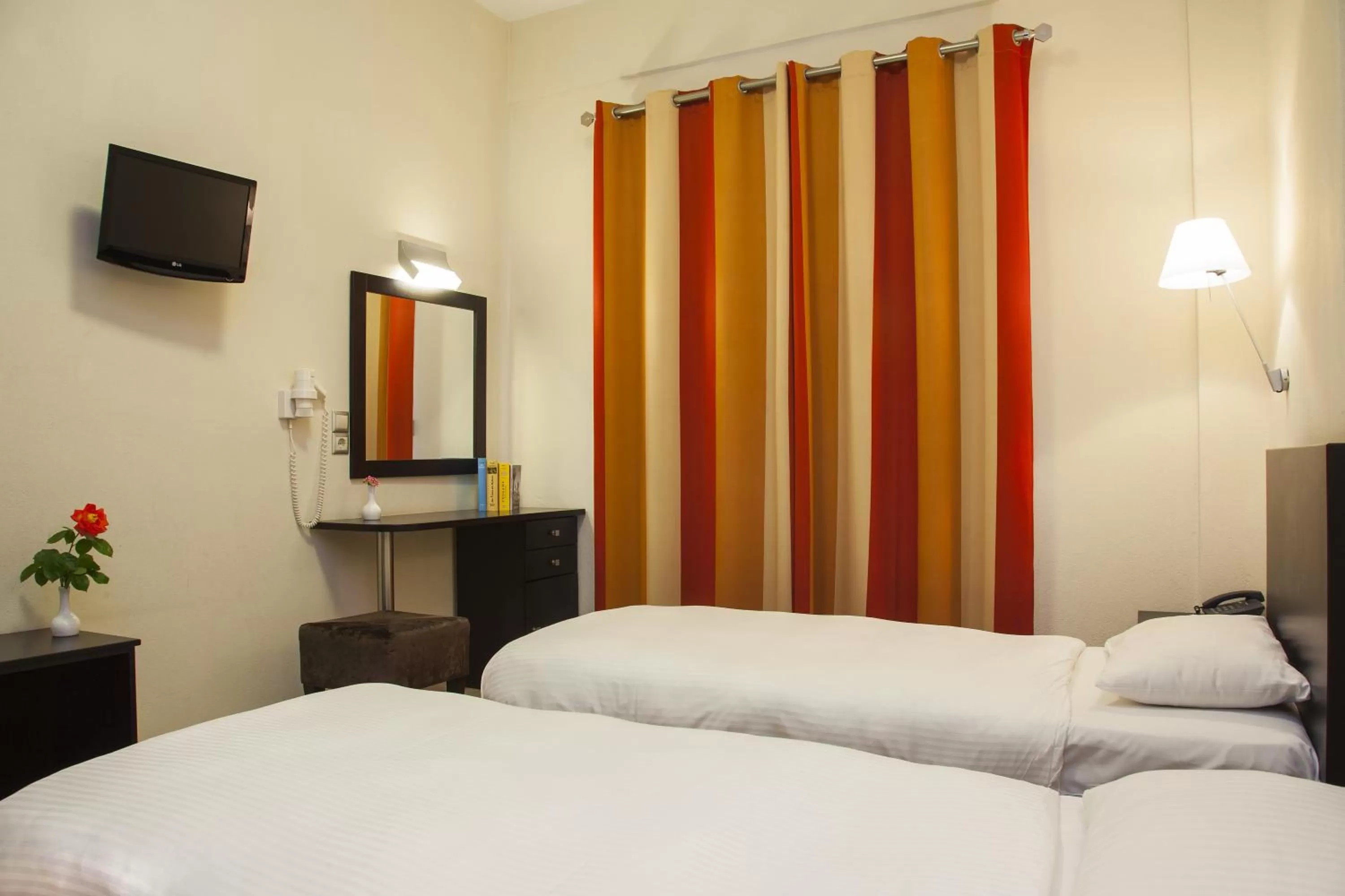 Deluxe Twin Room with Balcony in Hotel Meteoritis