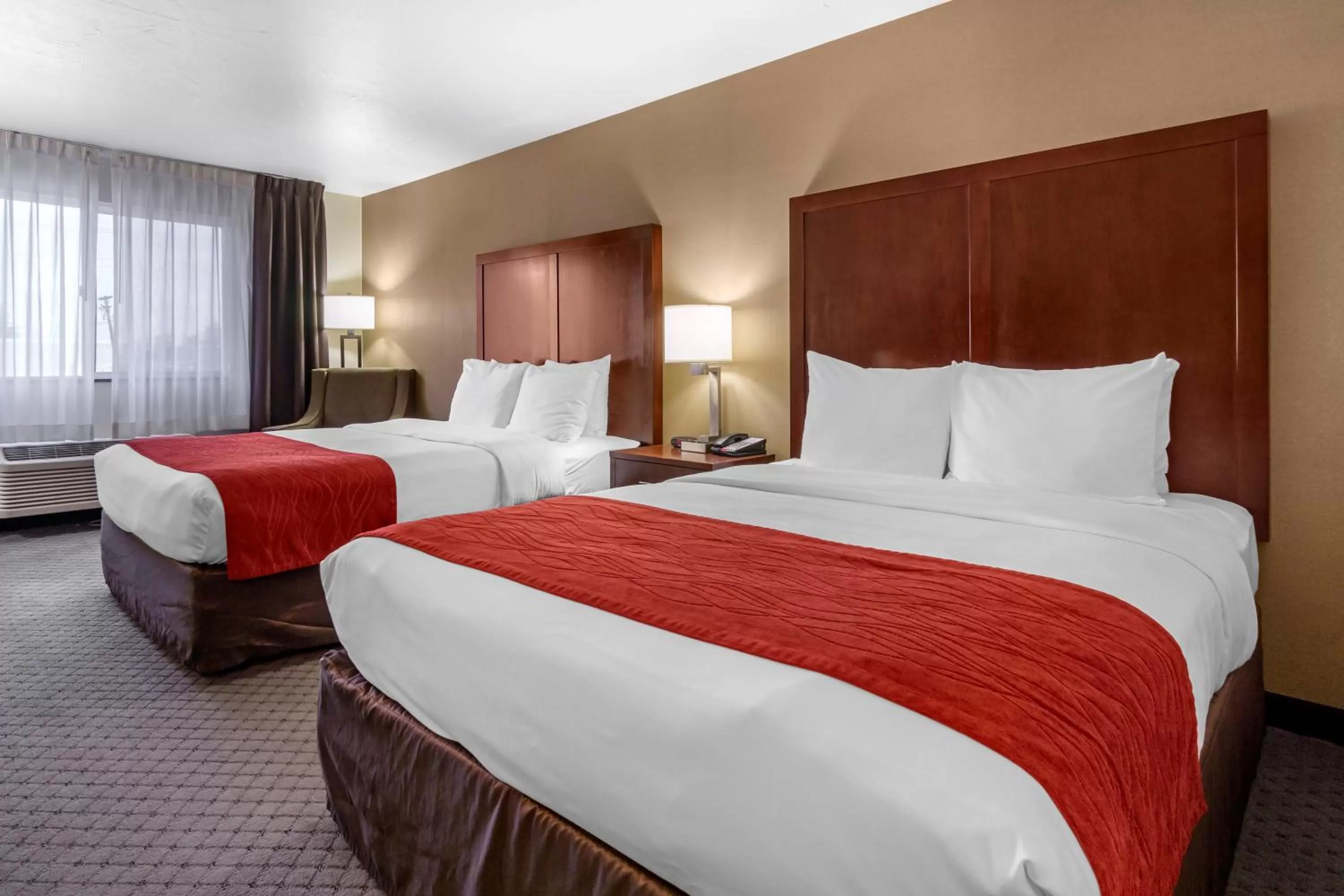 Queen Room with Two Queen Beds in Comfort Inn Kent - Seattle