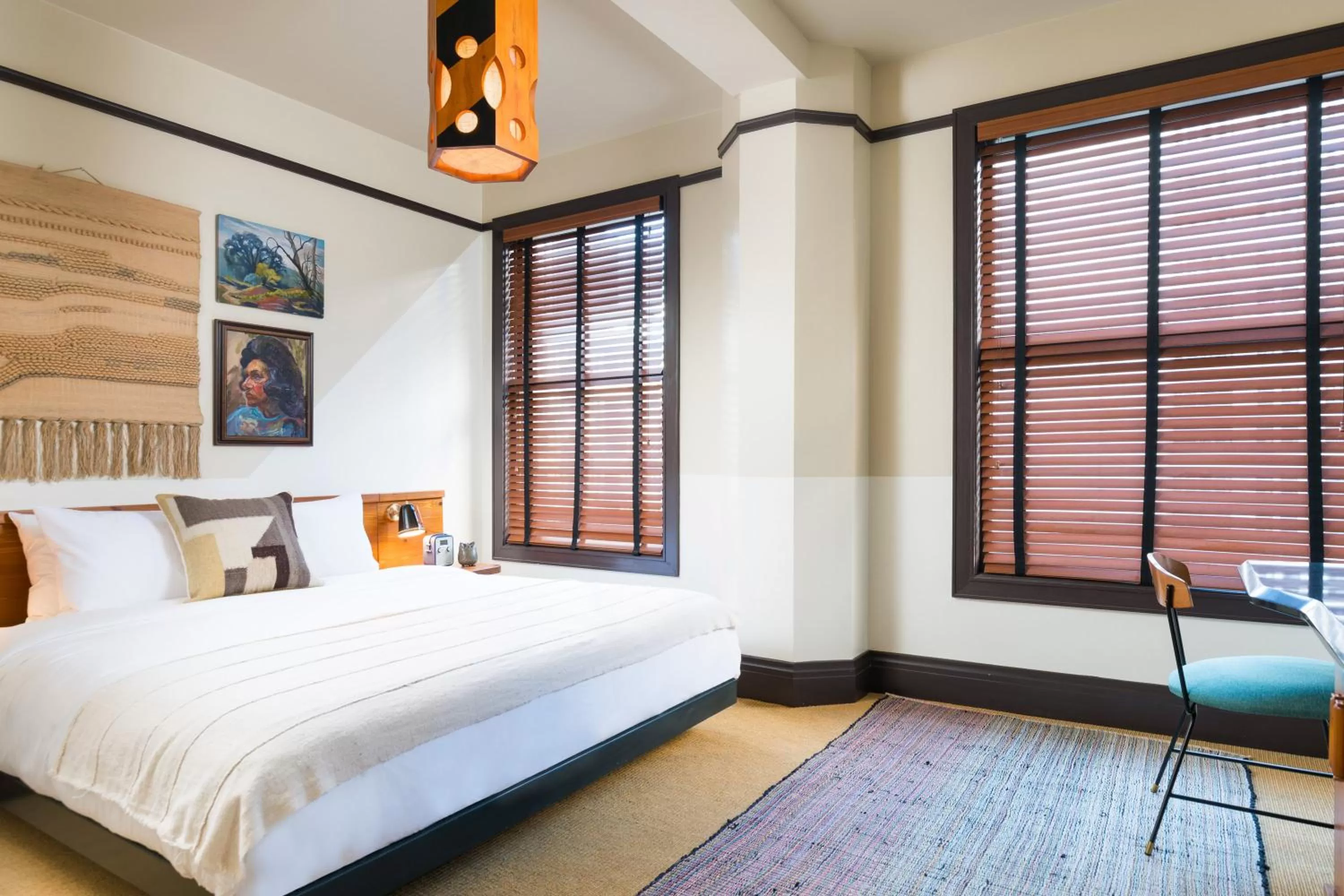 Premium King Skyline View in Freehand Los Angeles