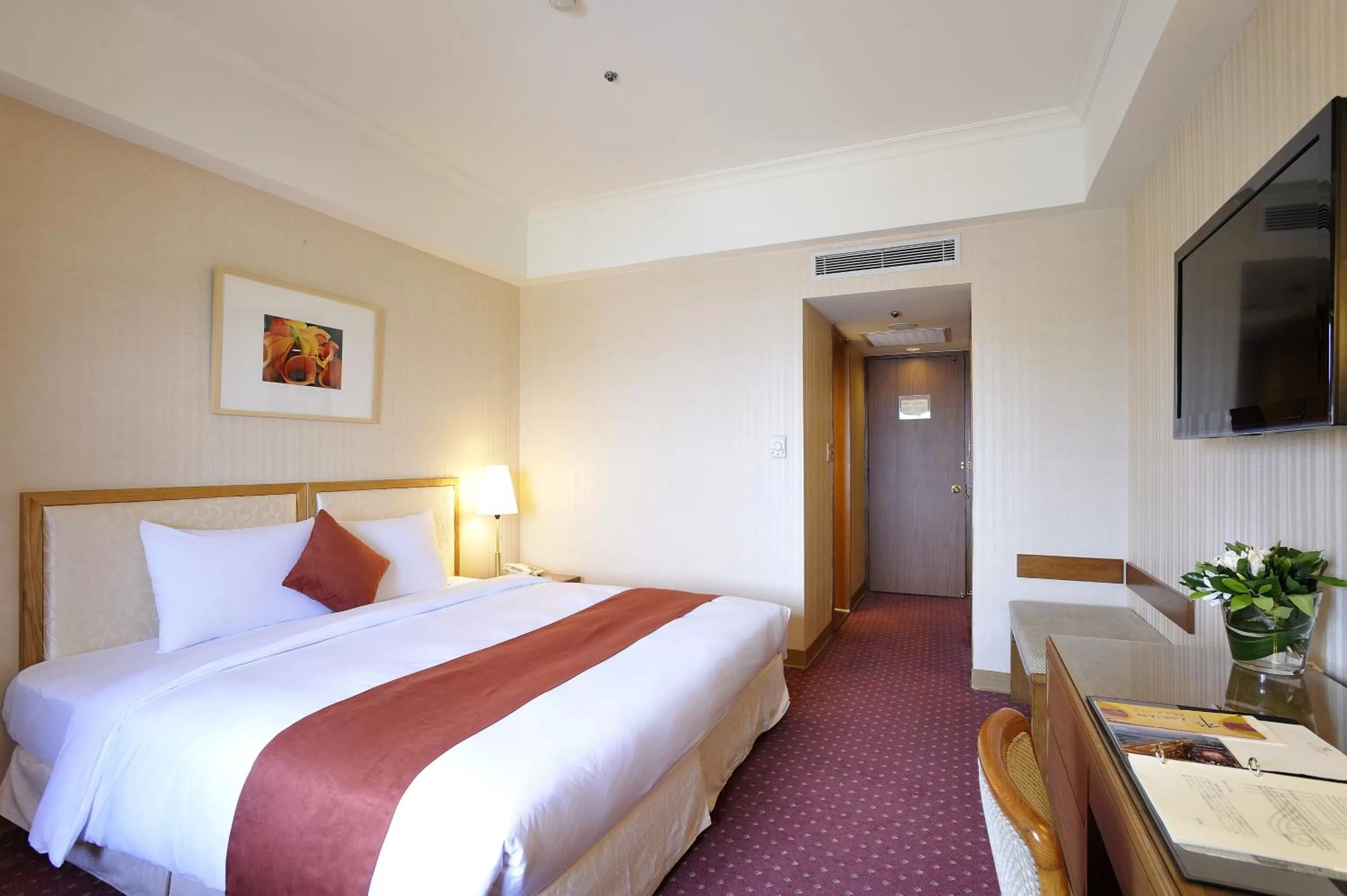 Standard Double Room in Hotel Riverview Taipei