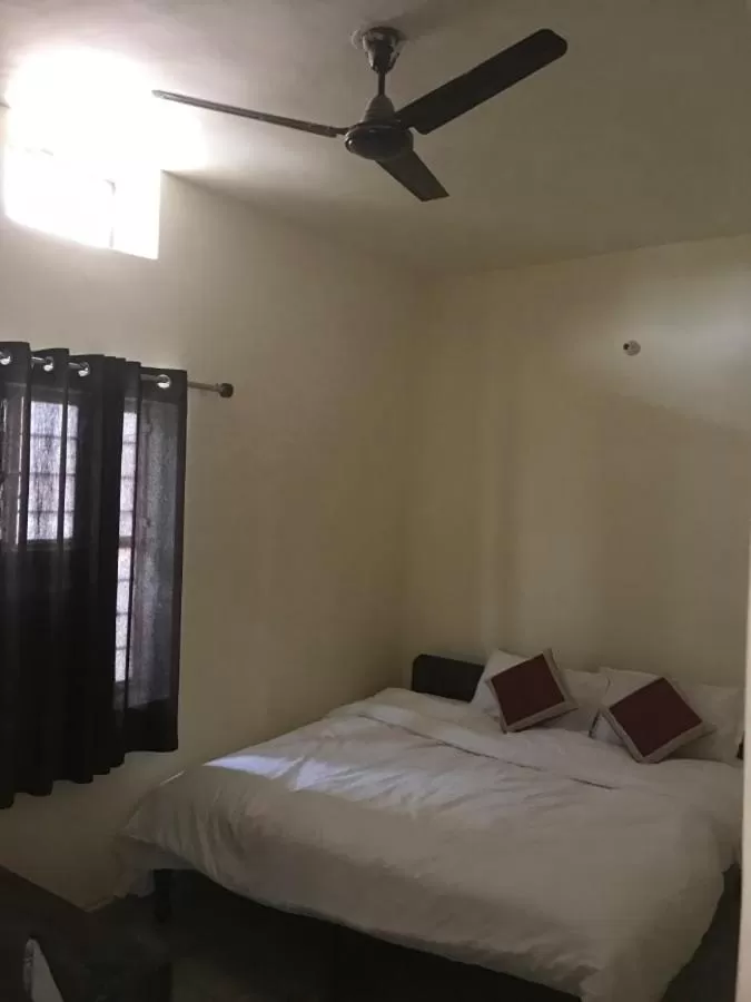 Budget Double Room in Hotel Dharohar Palace