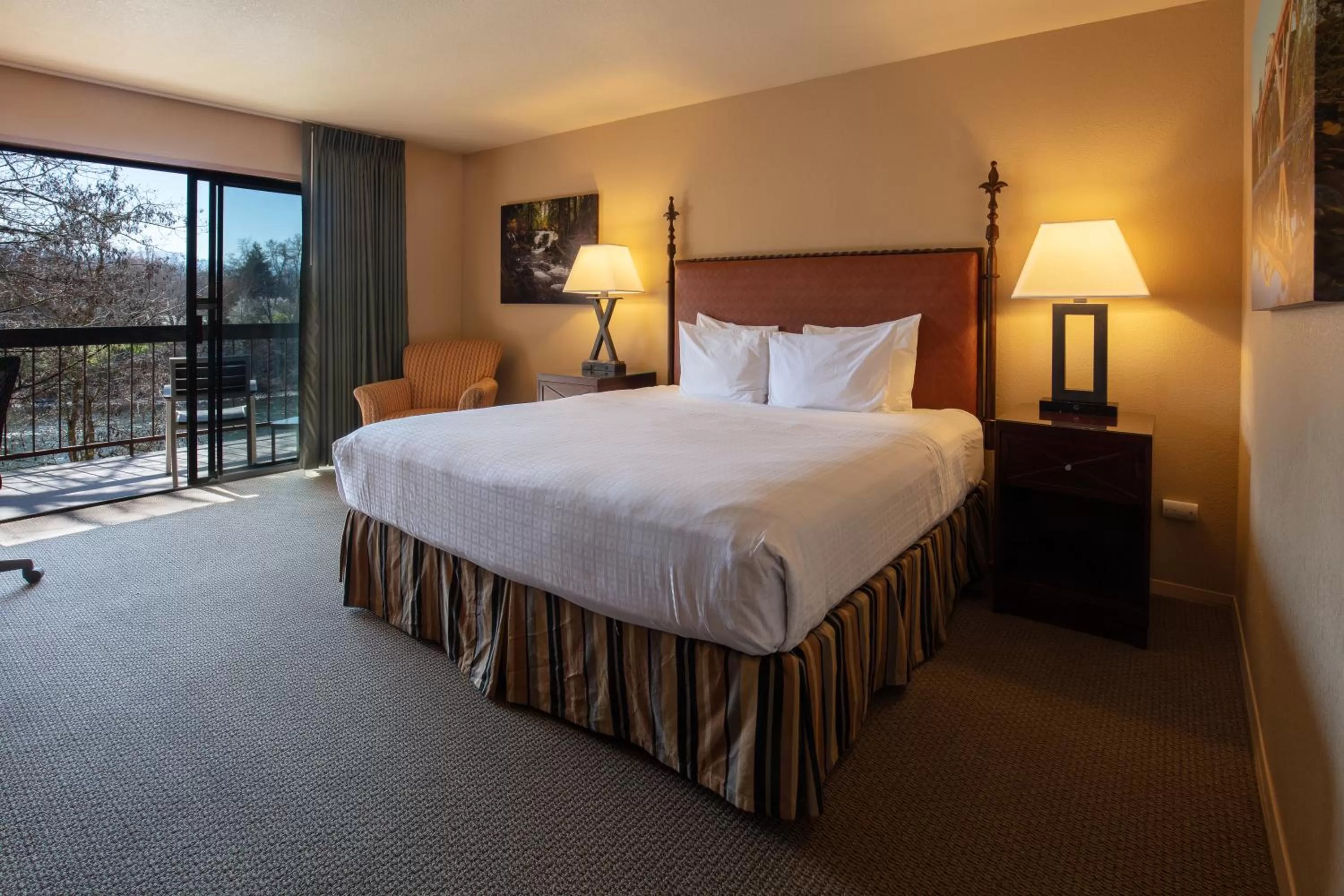Standard King Room with River View - single occupancy in Riverside Inn