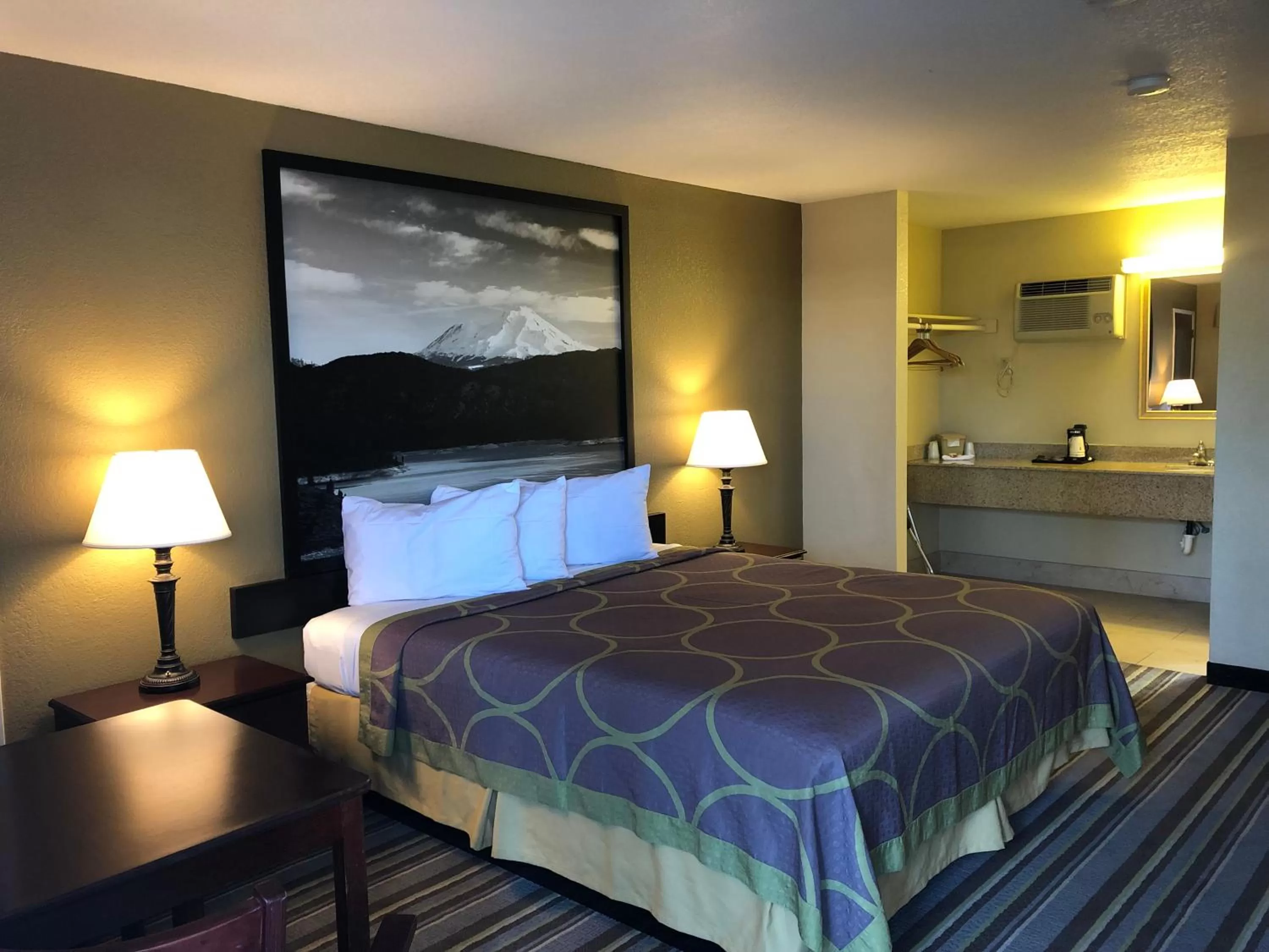 Queen Room with Mobility/Hearing Access - Non-Smoking in Super 8 by Wyndham Corning