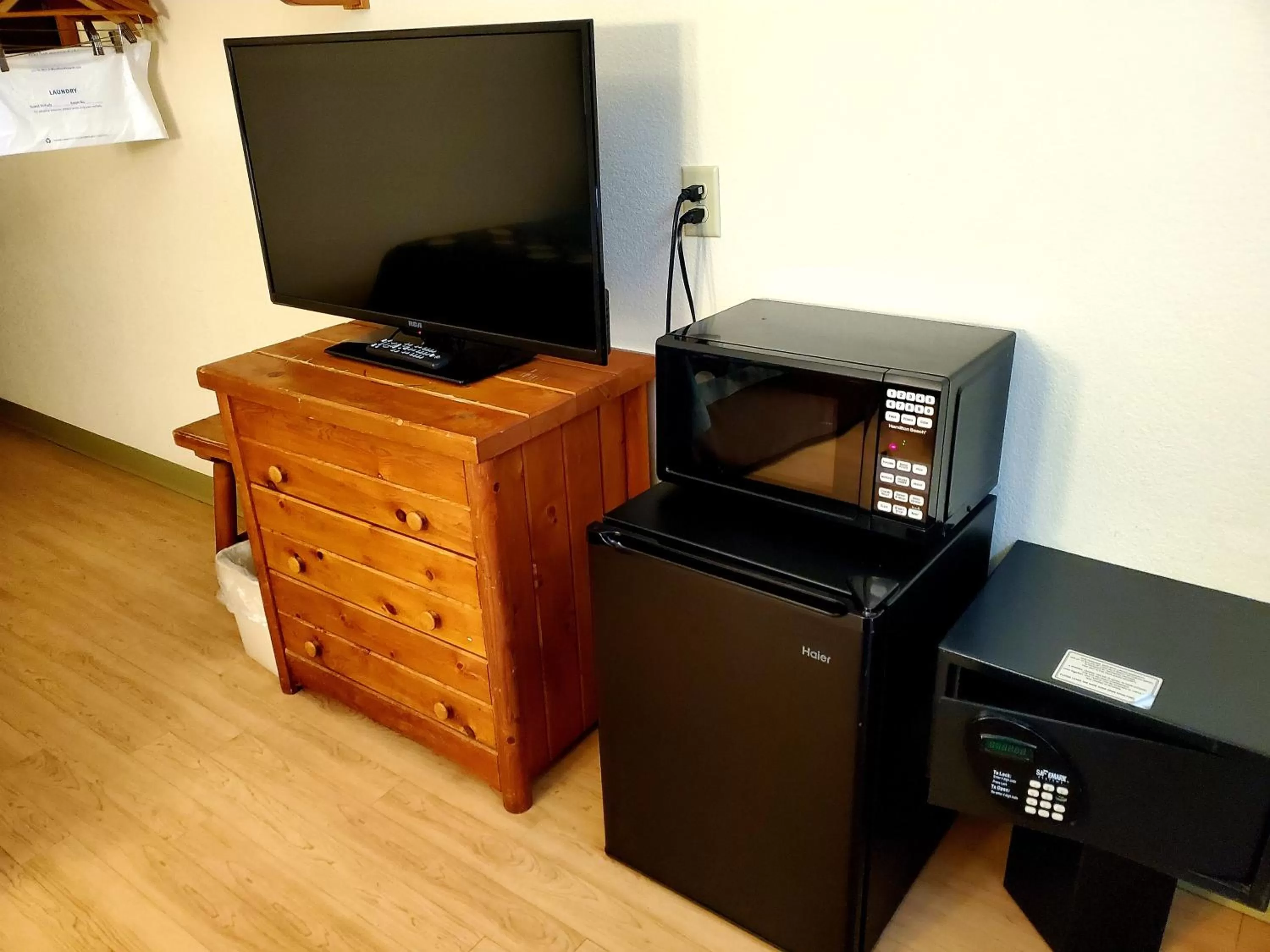 King Room - Non-Smoking in Super 8 by Wyndham Ticonderoga