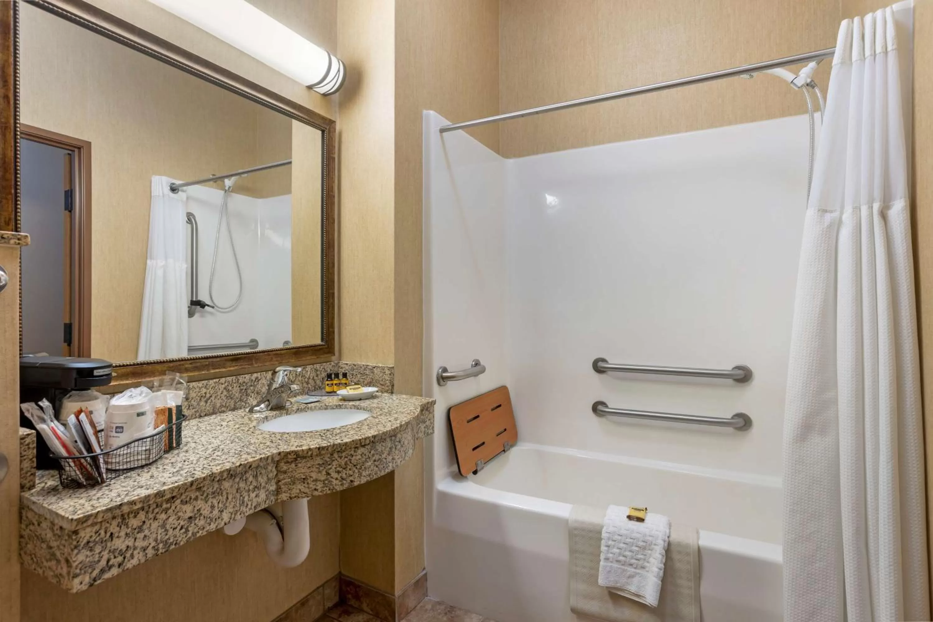 King Room with Bathtub - Disability Access/Non-Smoking in Best Western Plus Capital Inn