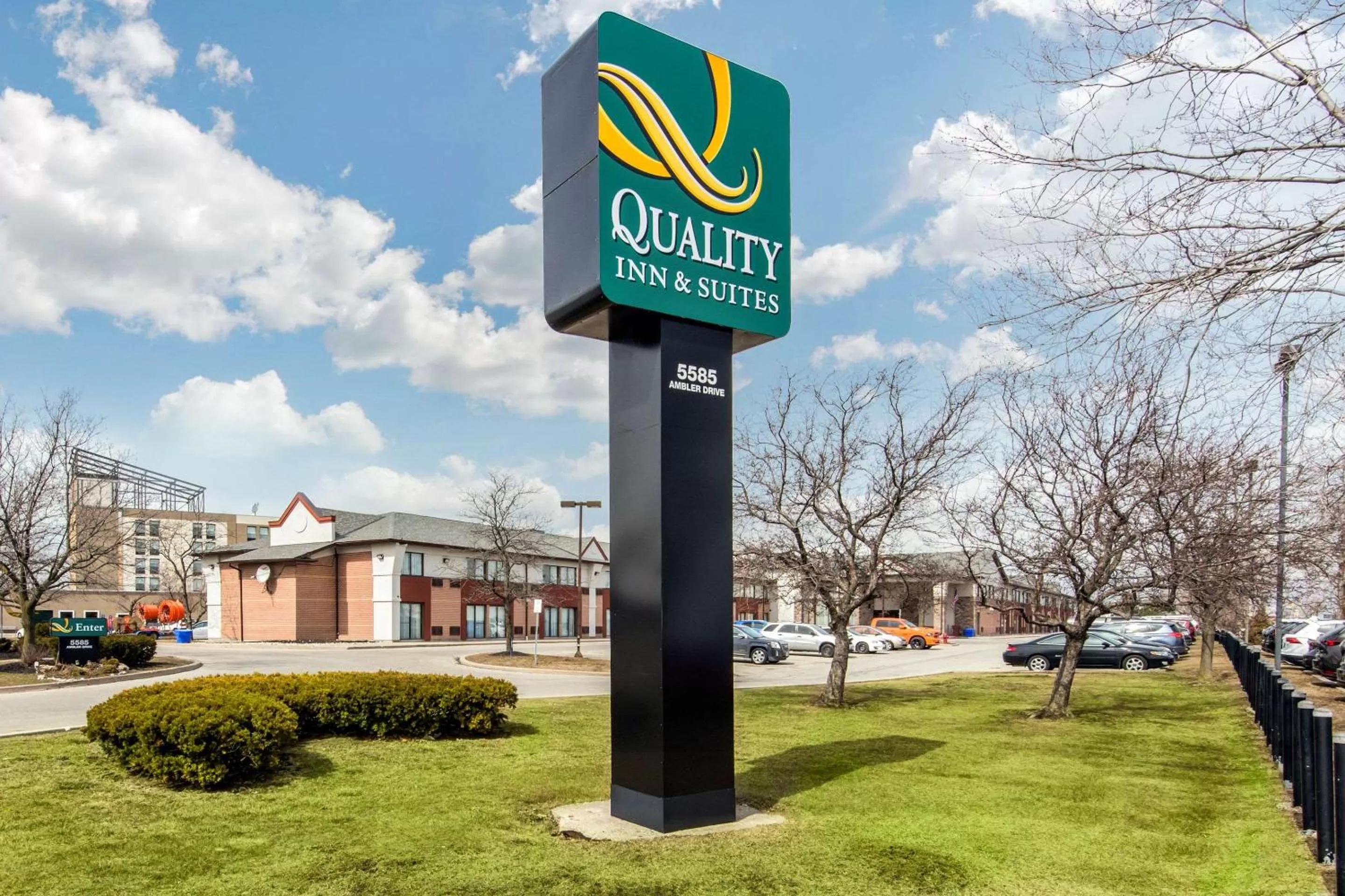 Quality Inn & Suites 5585 Ambler Drive Mississauga Ontario
