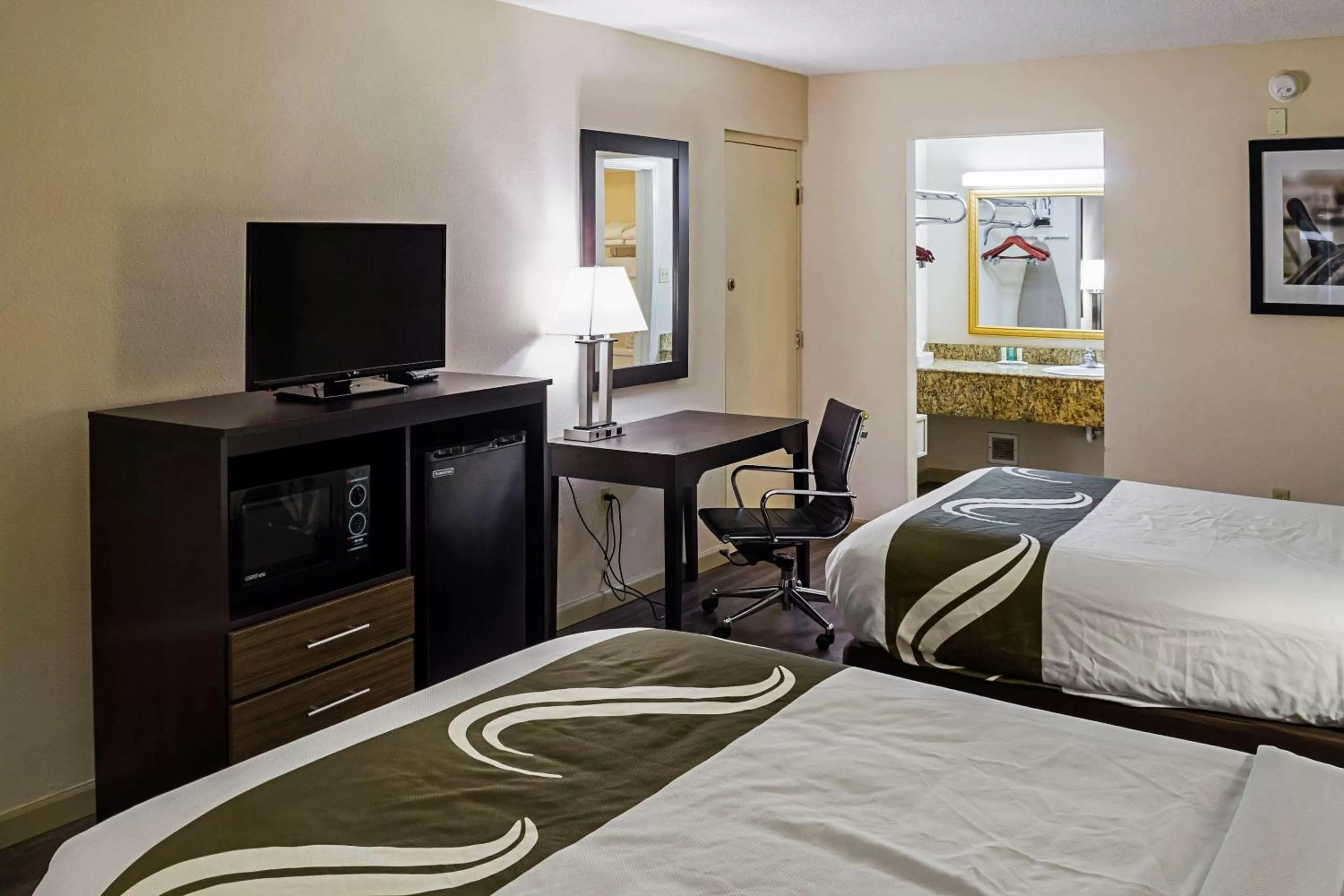 Double Room with Two Double Beds - Smoking in Quality Inn Biloxi Beach