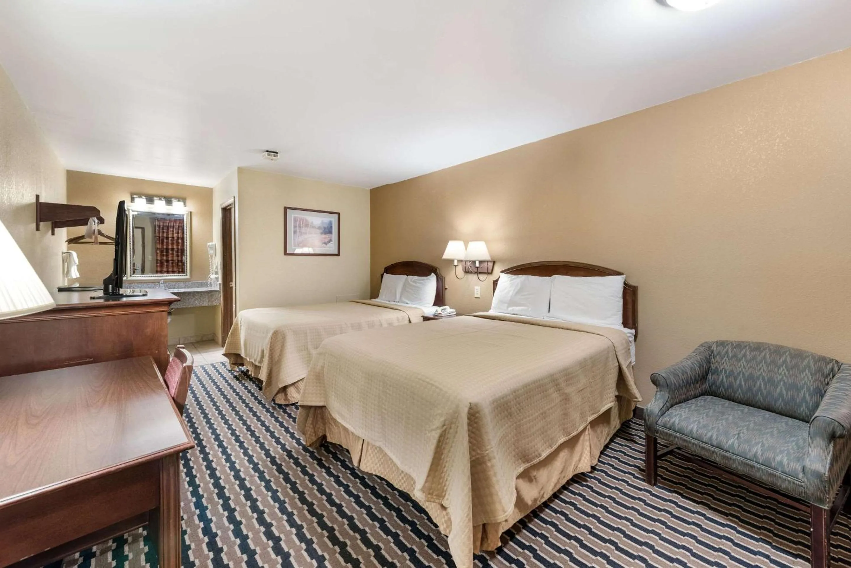 Standard Double Room with Two Double Beds - Smoking in Rodeway Inn Columbus West