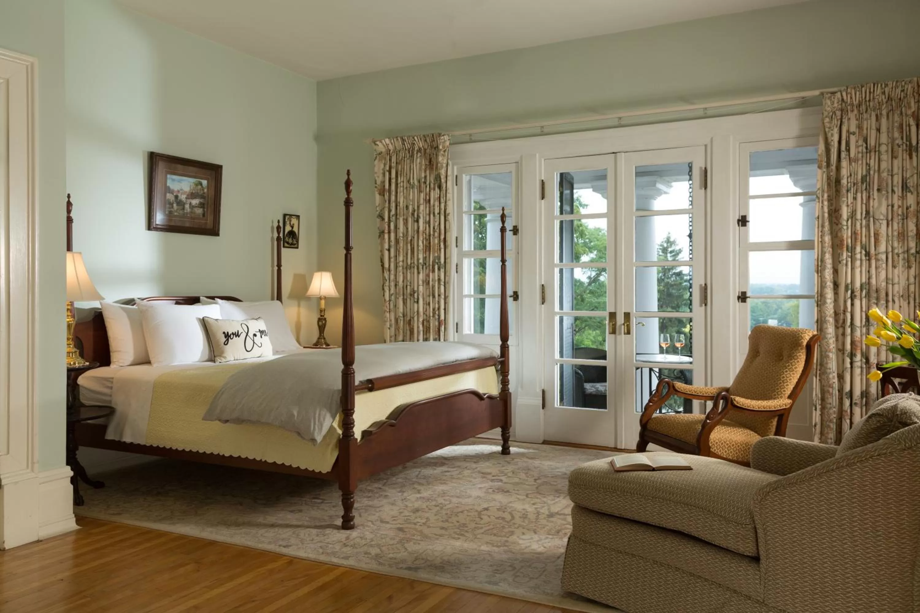 King Room with Balcony in Mercersburg Inn