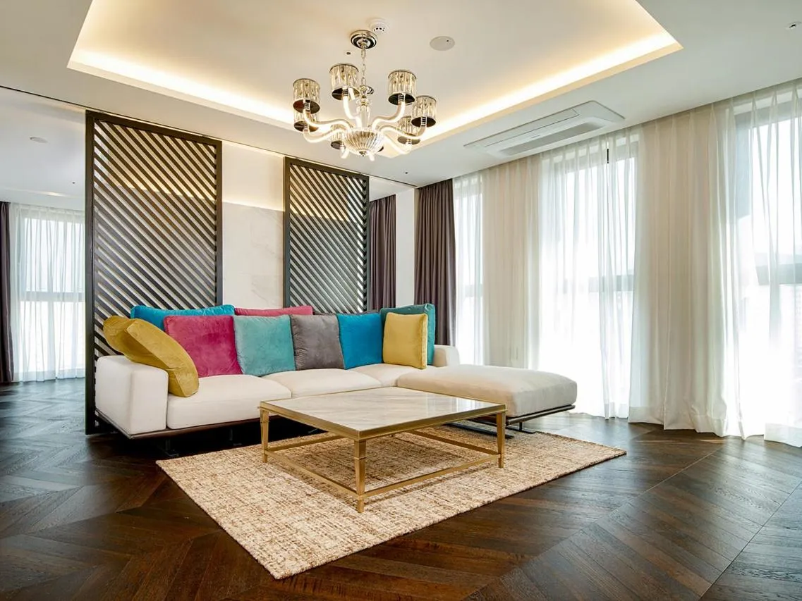 One-Bedroom Suite in Hotel Alice and Trunk