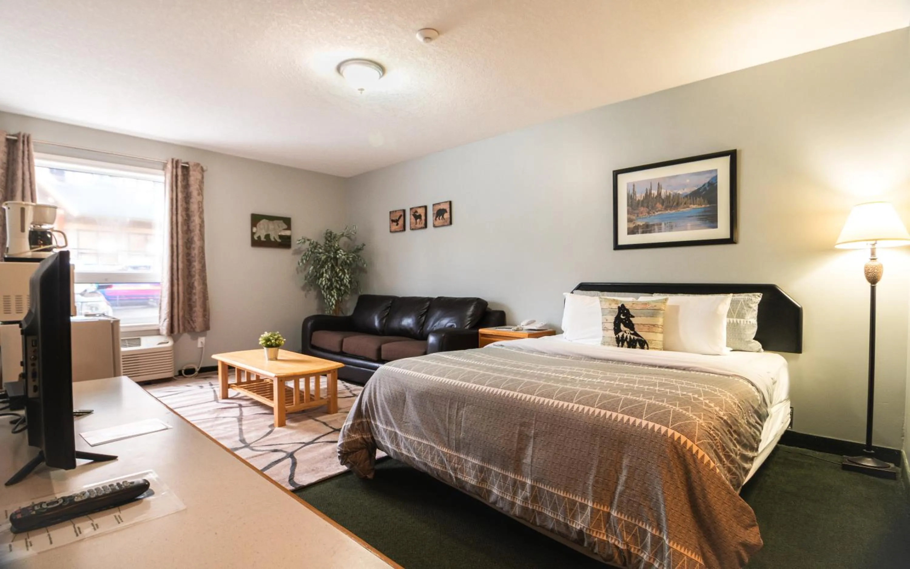 Queen Studio in Mountain View Inn