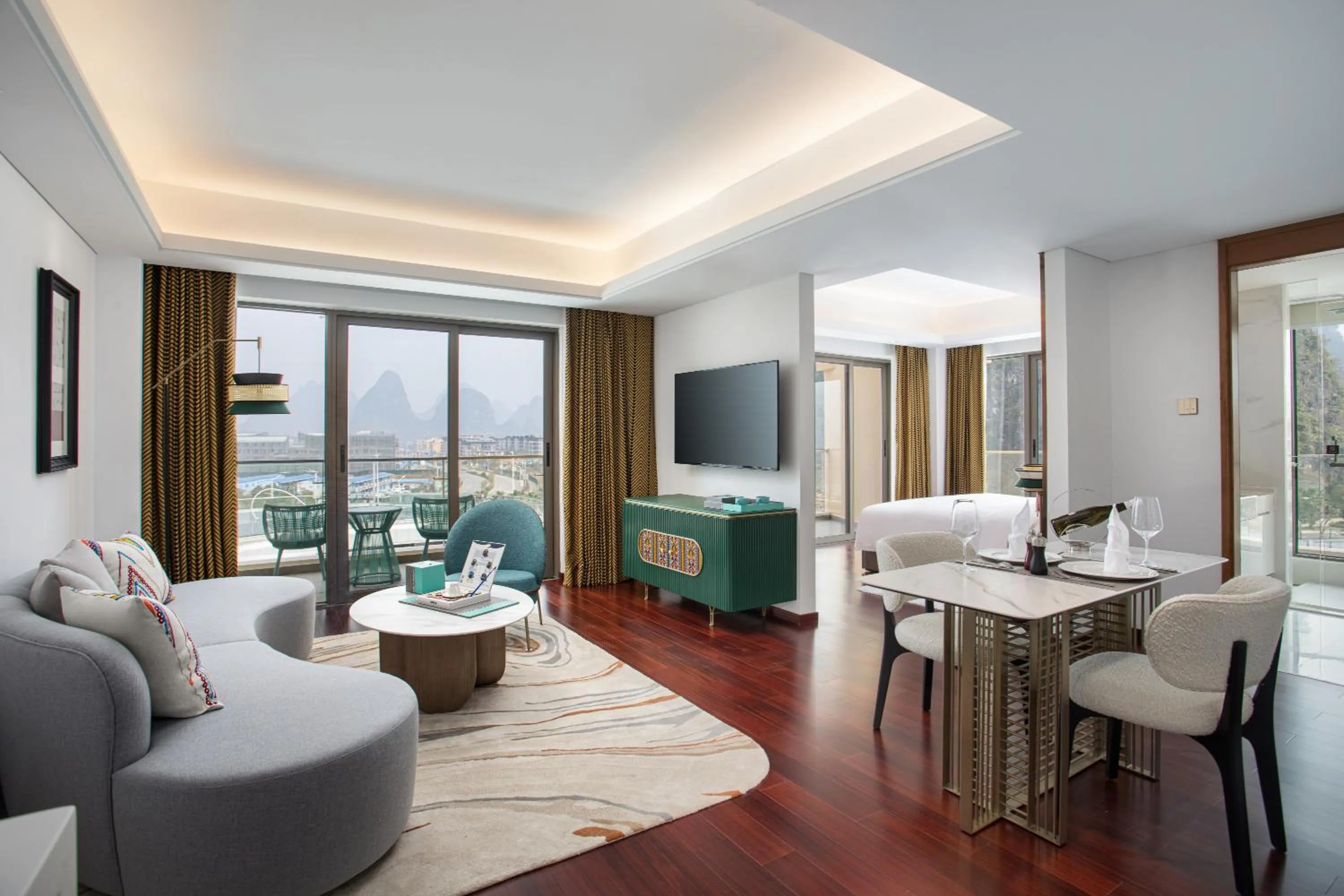 1 King Bed, Lake View Suite, Non-Smoking in Wingate By Wyndham Yangshuo