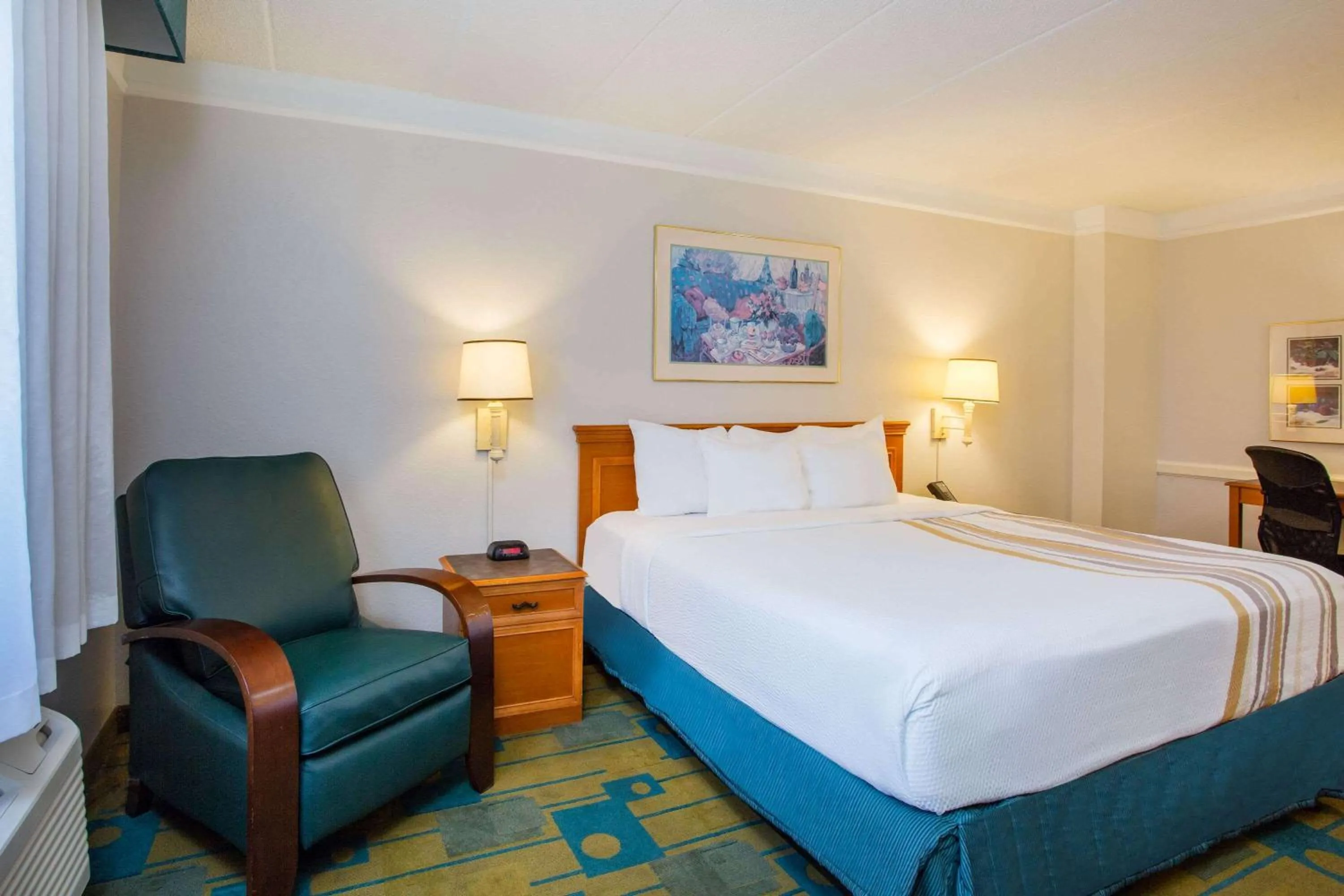 Deluxe King Room in La Quinta Inn by Wyndham Norfolk Virginia Beach