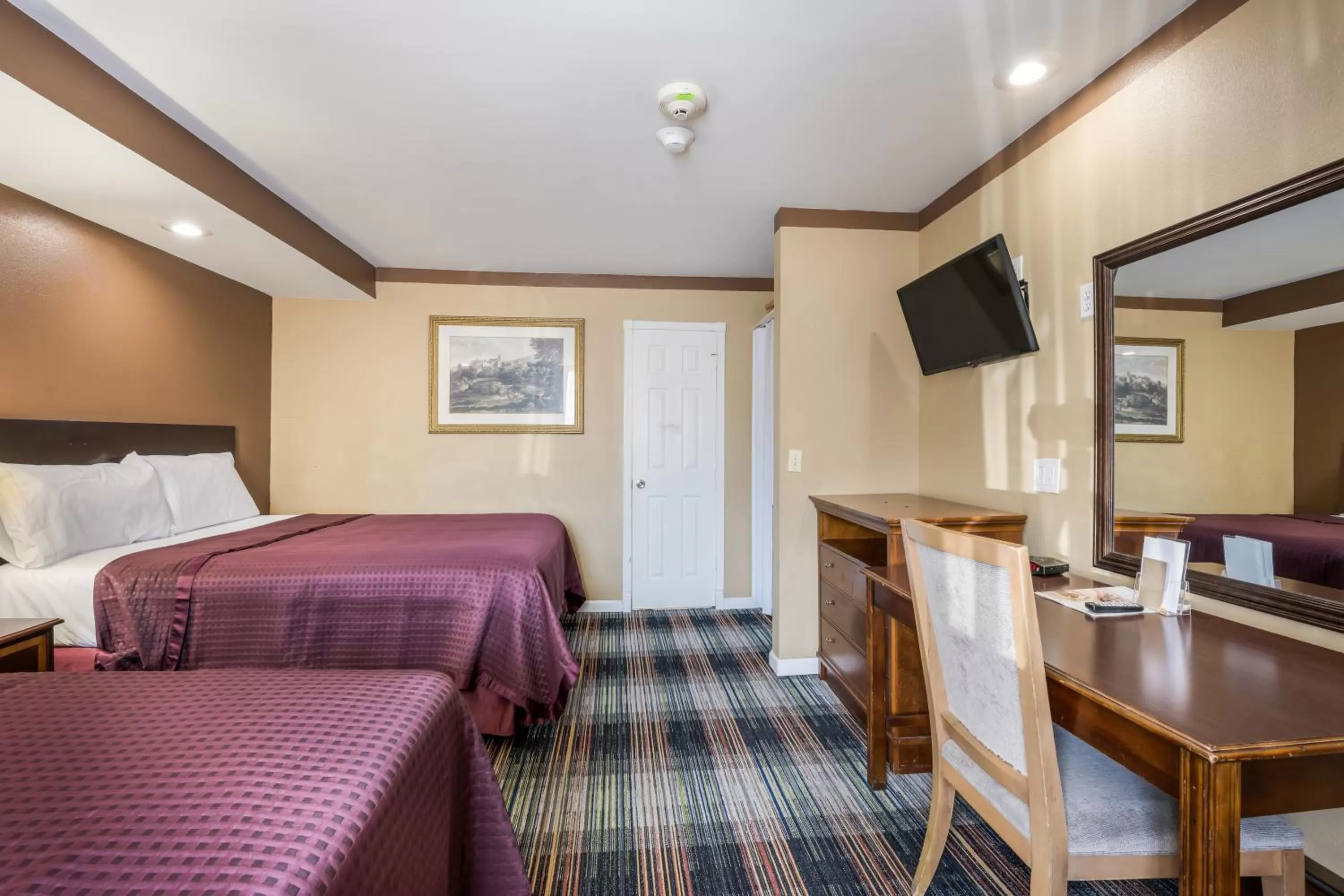 Deluxe Queen Room with Two Queen Beds - single occupancy in Knights Inn Trevose
