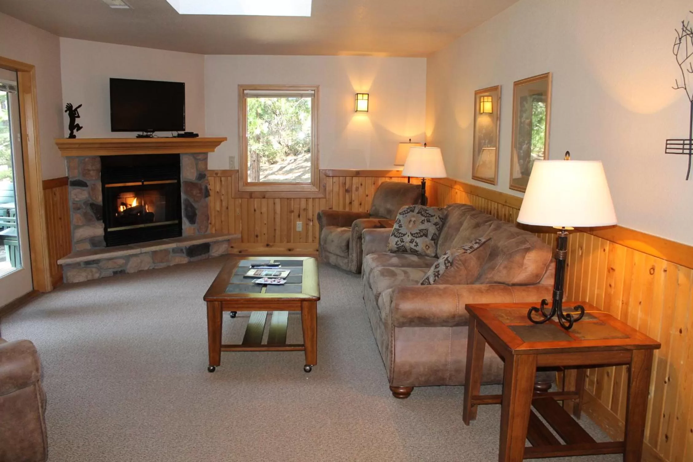 Premium Two-Bedroom Chalet with Lake View in Mount Shasta Resort