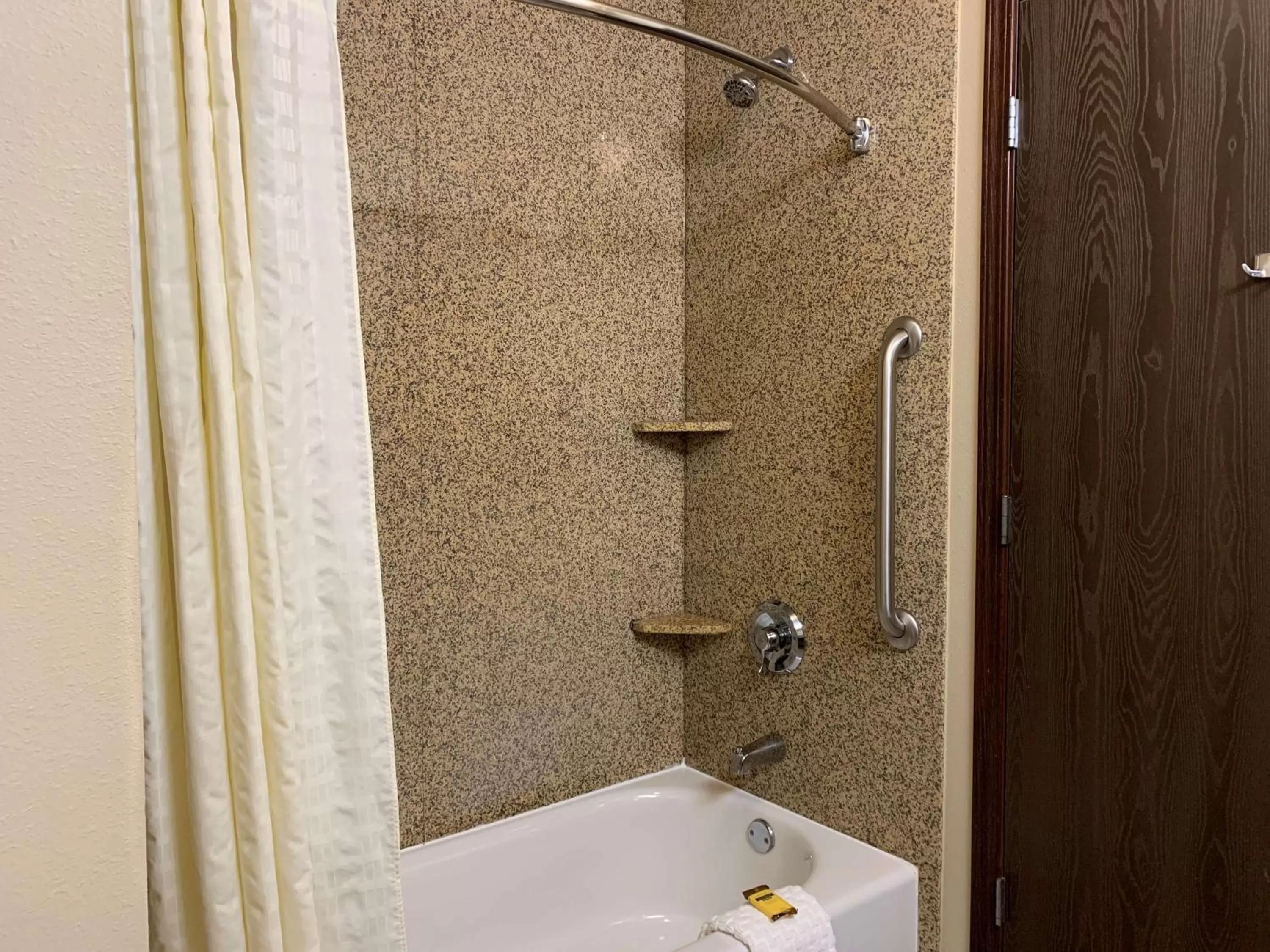 2 Queens-accessible-studio Ste-sofabed-non Smk in Radisson Hotel River Falls