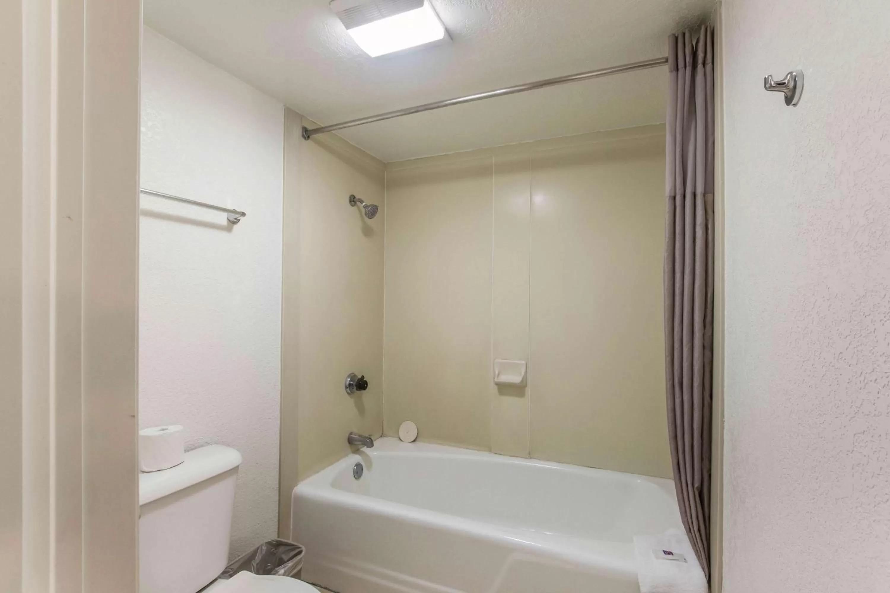 Deluxe Queen Room with Two Queen Beds - single occupancy - Smoking in Motel 6 Hemet