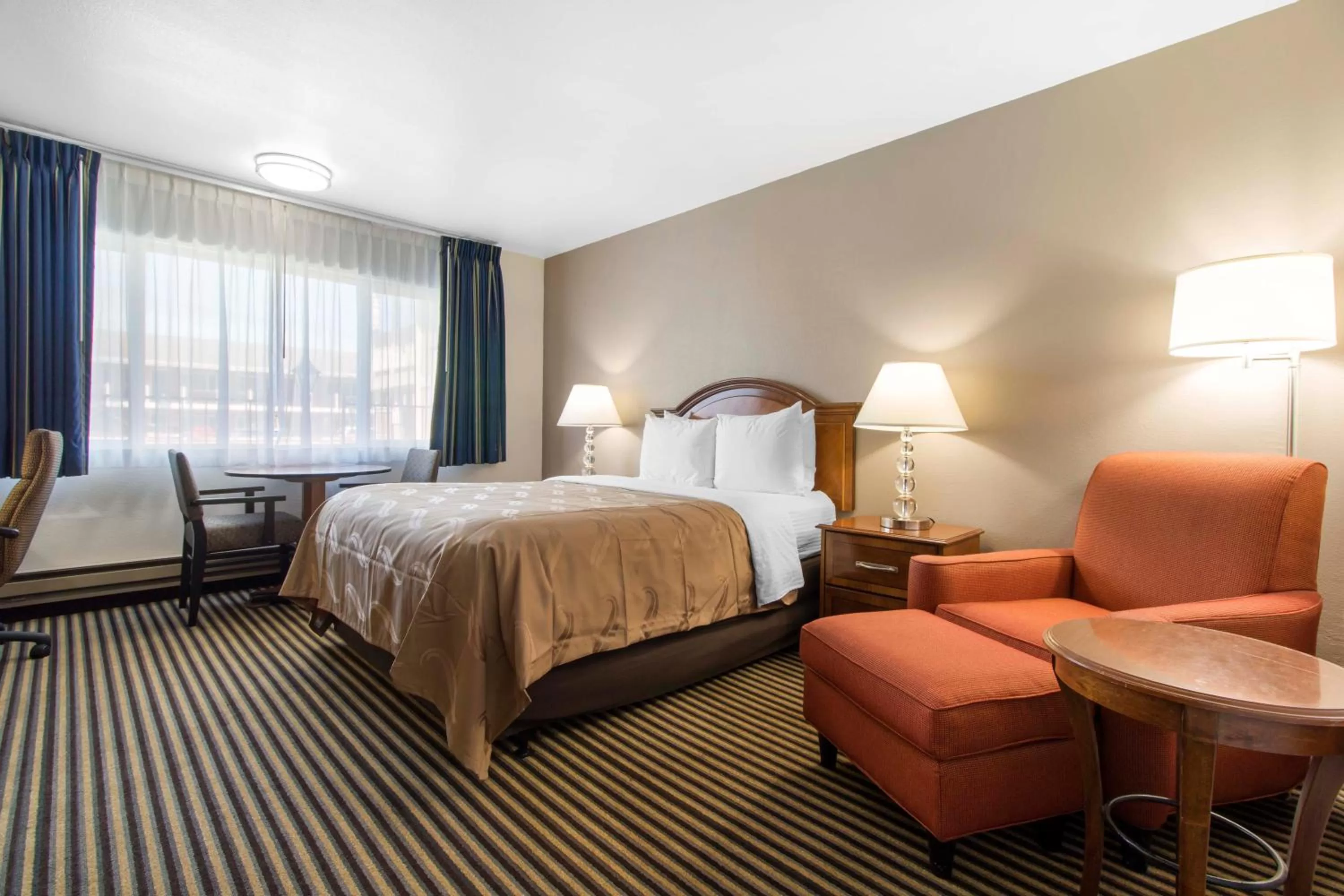 Queen Room - Non-Smoking in Ramada Bayside Inn & Suites Eureka