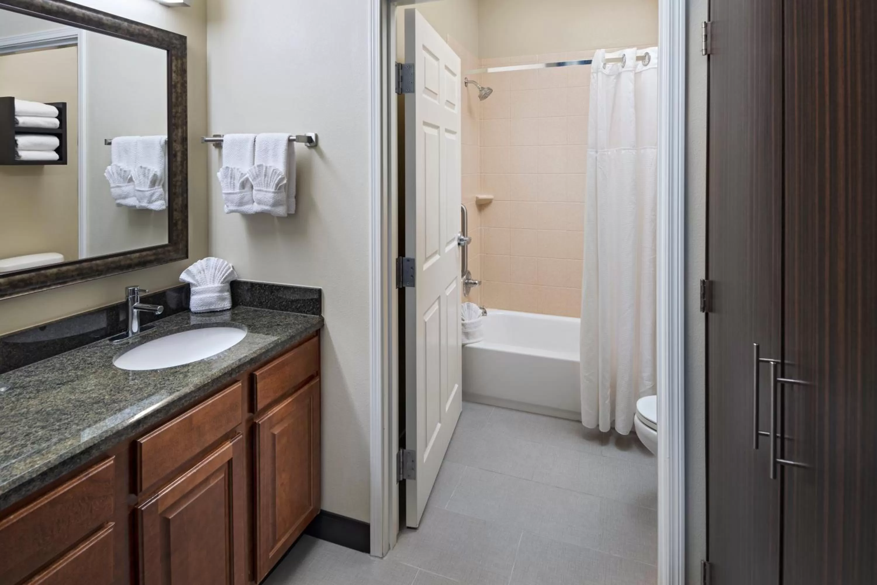 Queen Studio Suite in Staybridge Suites Austin Northwest by IHG