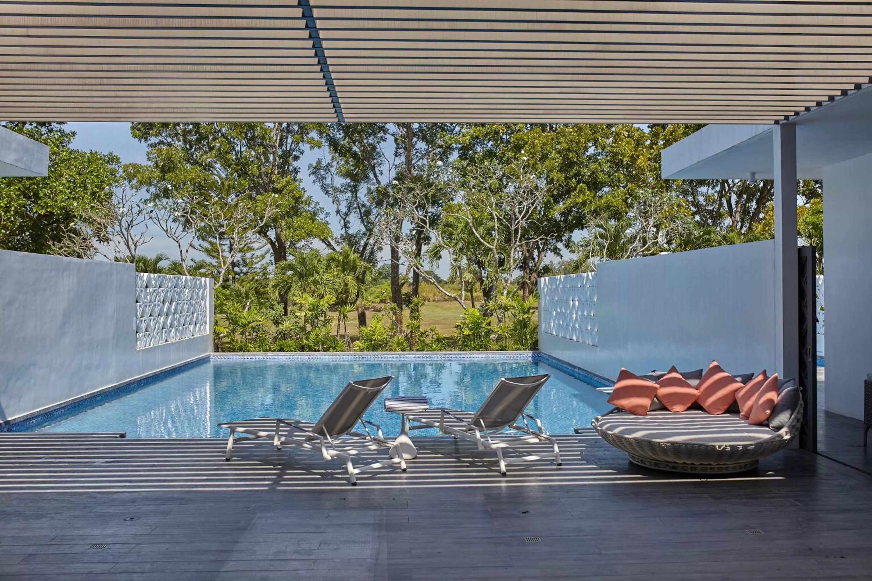 Deluxe Villa with Private Pool in Quest Plus Conference Center, Clark