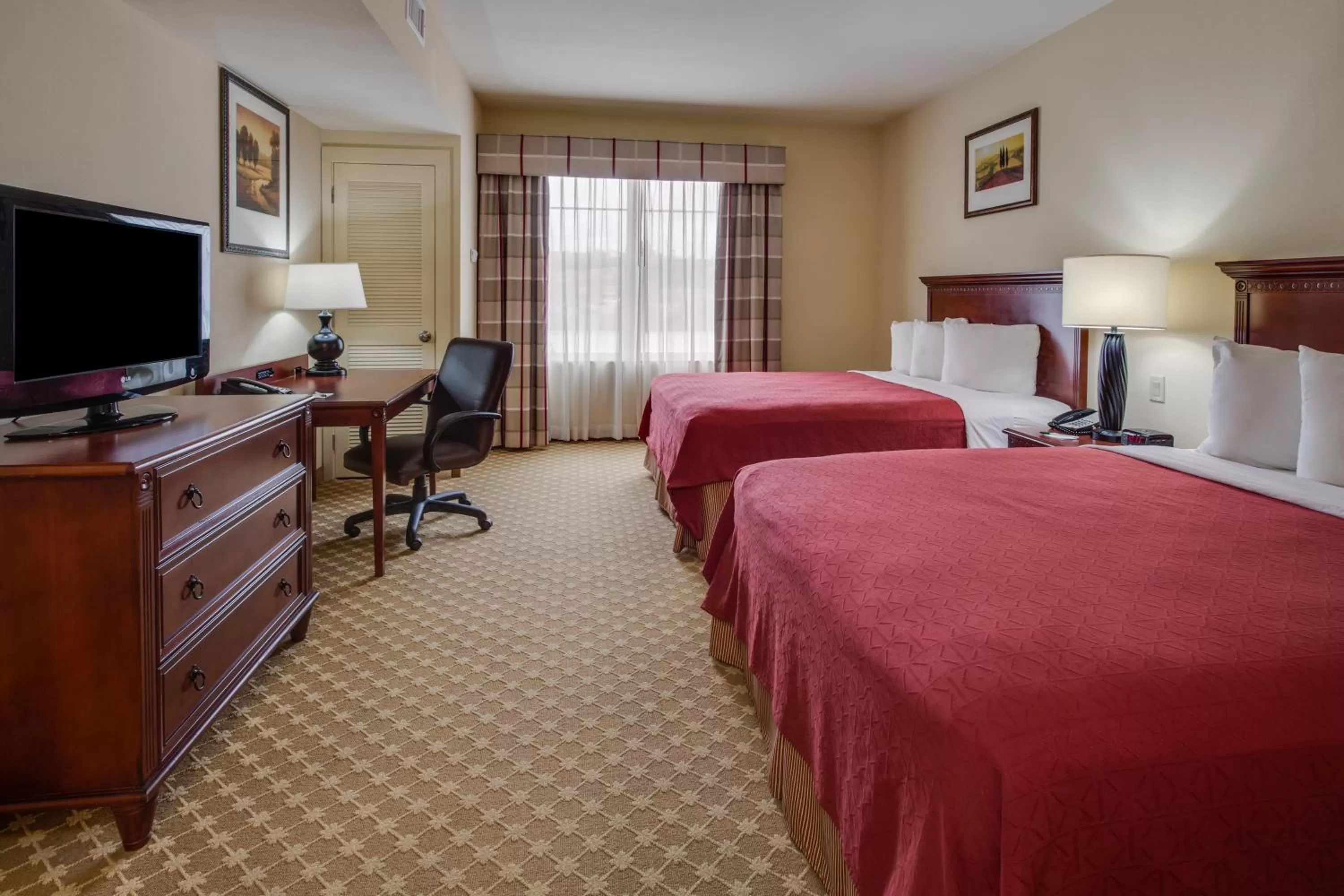 Queen Room with Two Queen Beds - Non-Smoking in Country Inn & Suites by Radisson, Crestview, FL