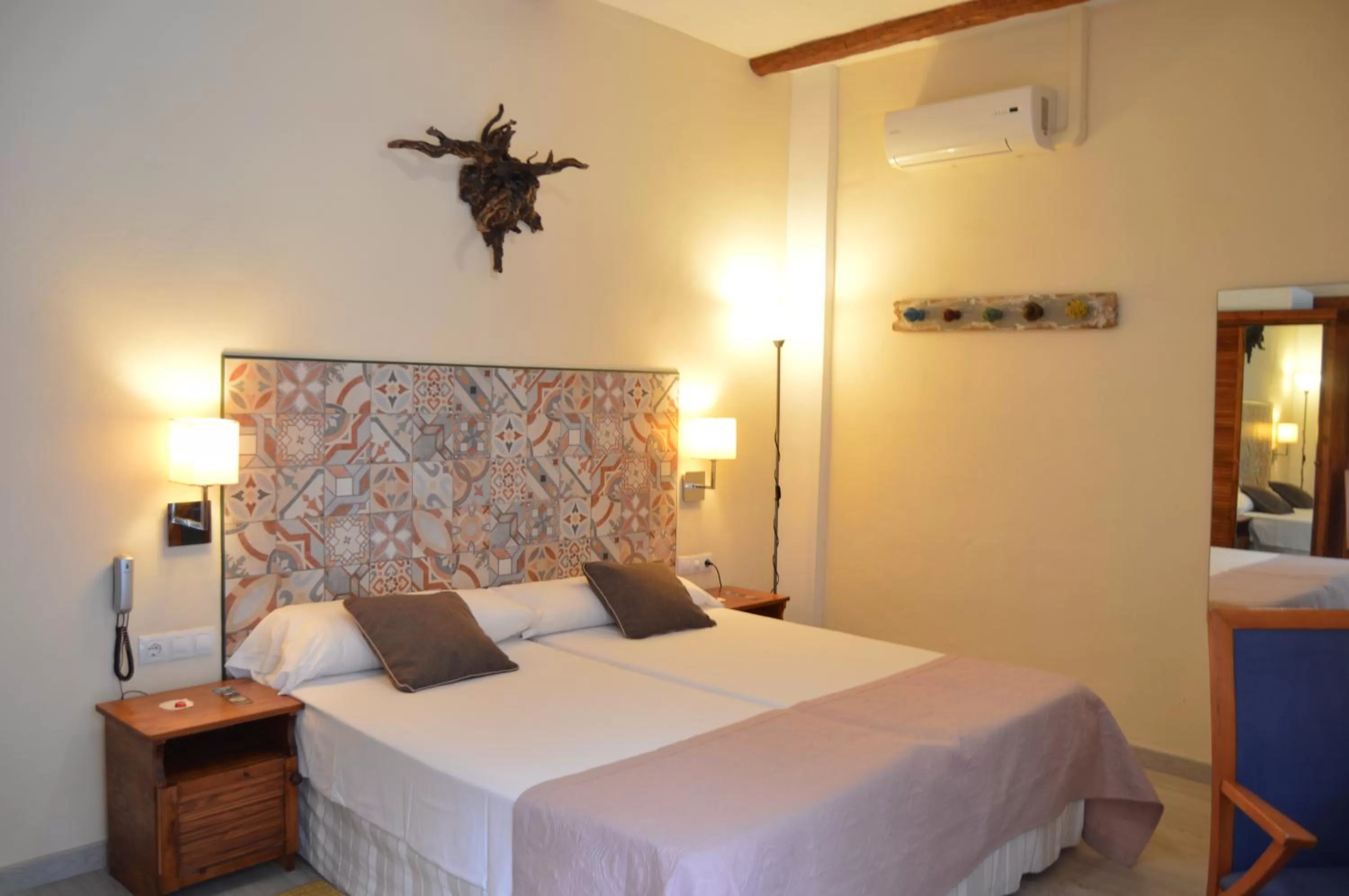 Twin Room - Disability Access in Gara Hotel