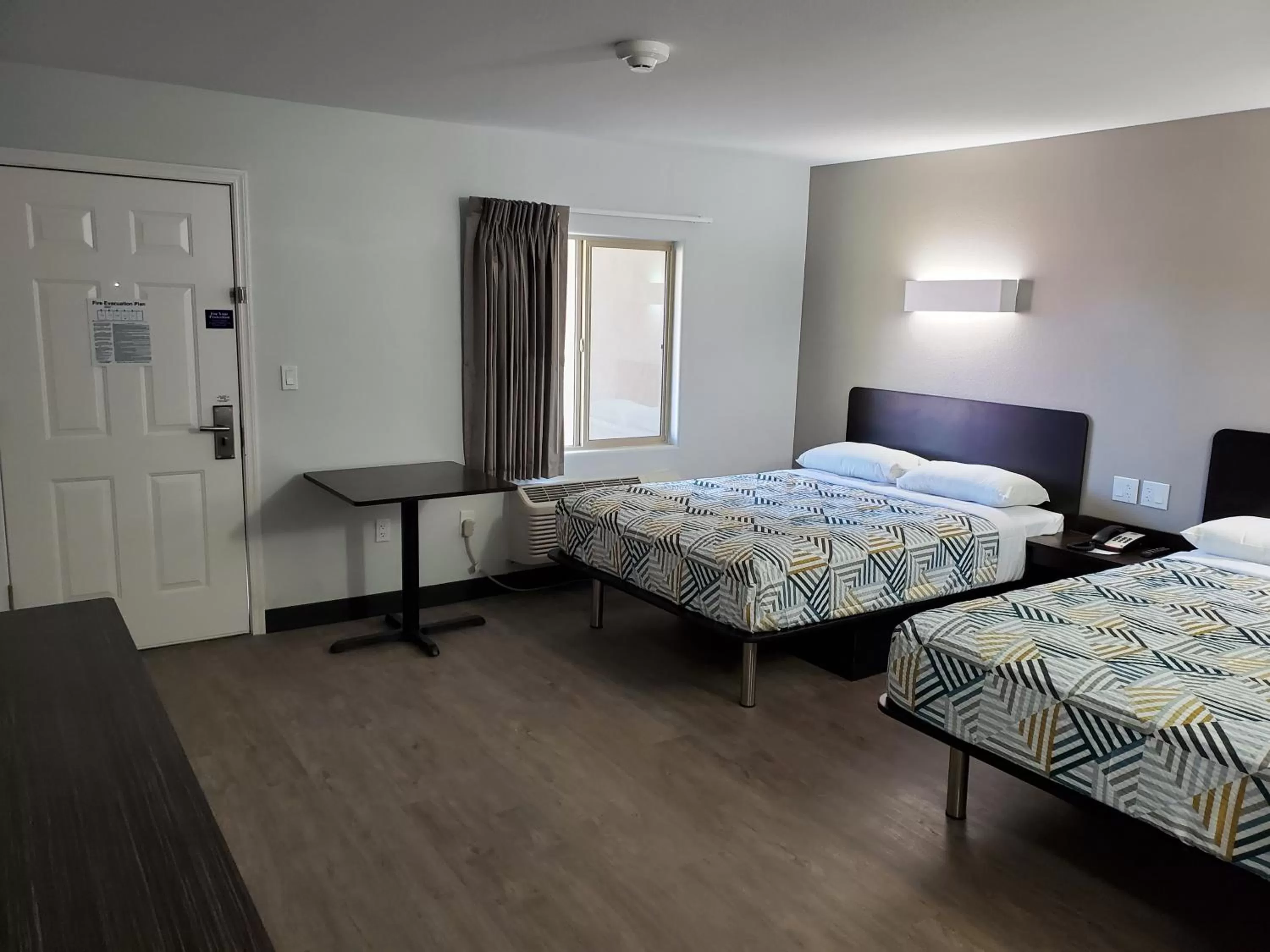 Deluxe Queen Room with Two Queen Beds in Motel 6-Show Low, AZ