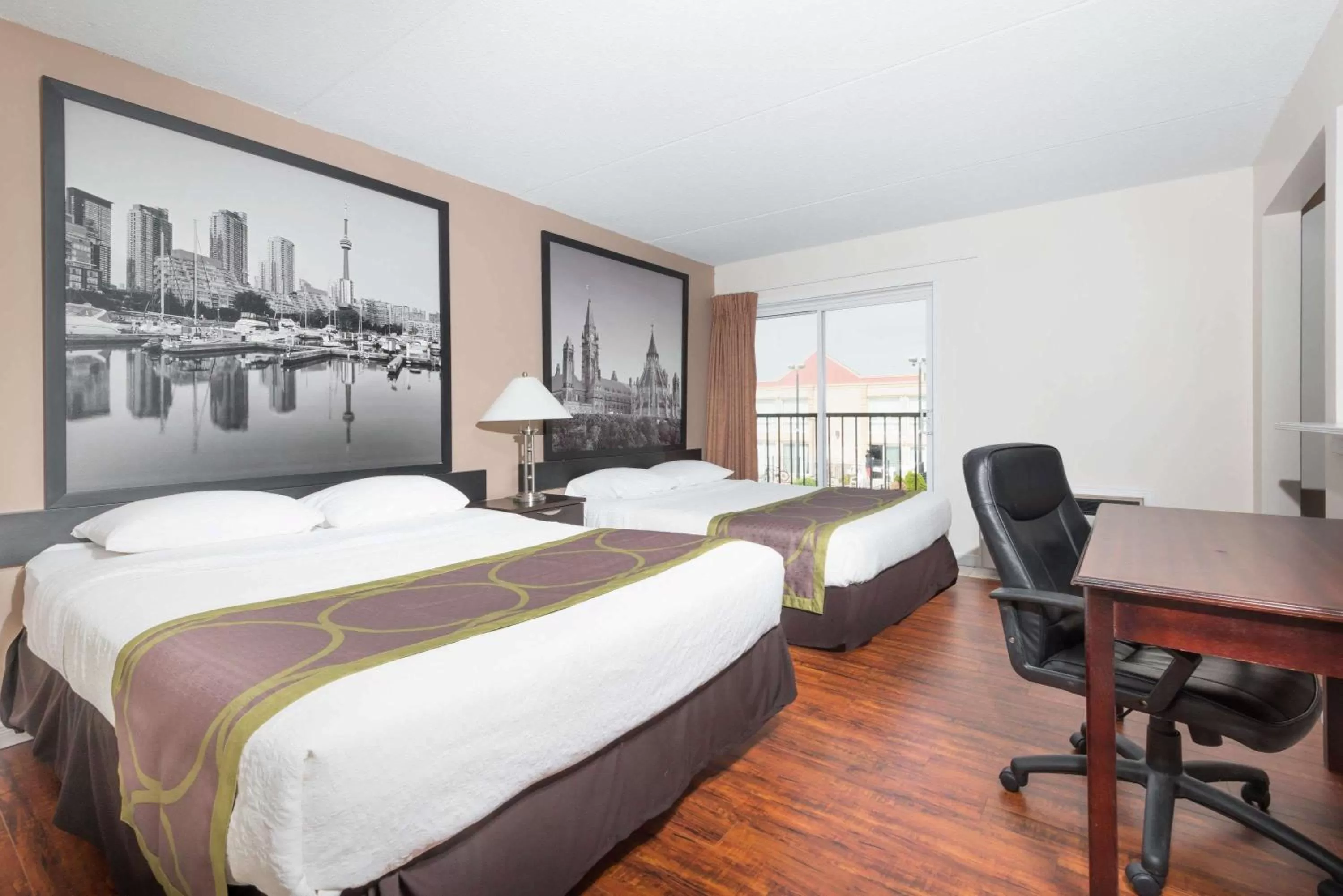 On site, Bed in Super 8 by Wyndham Cambridge/Kitchener/Waterloo Area
