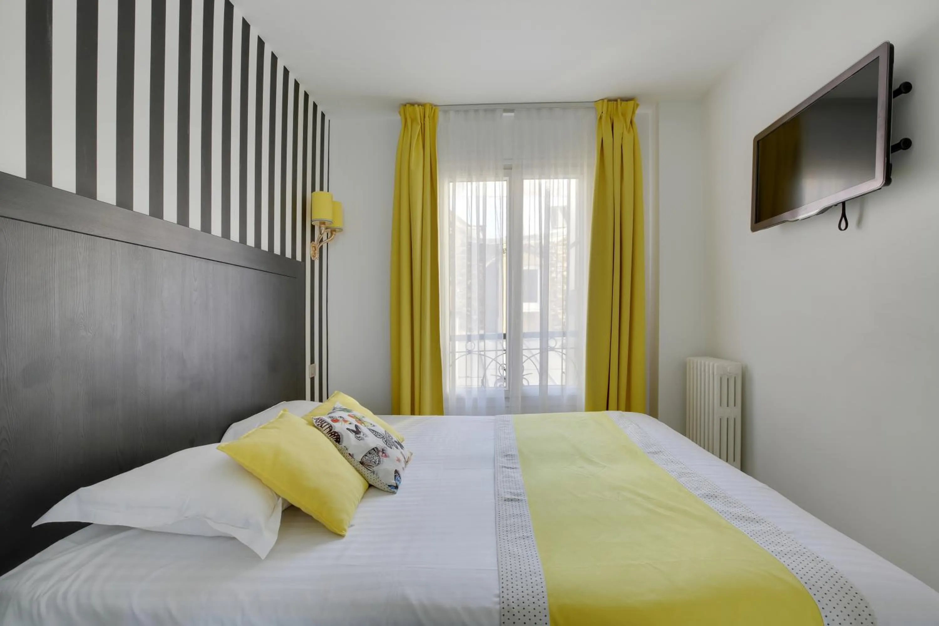 Bedroom, Bed in Hotel Riviera Elysees
