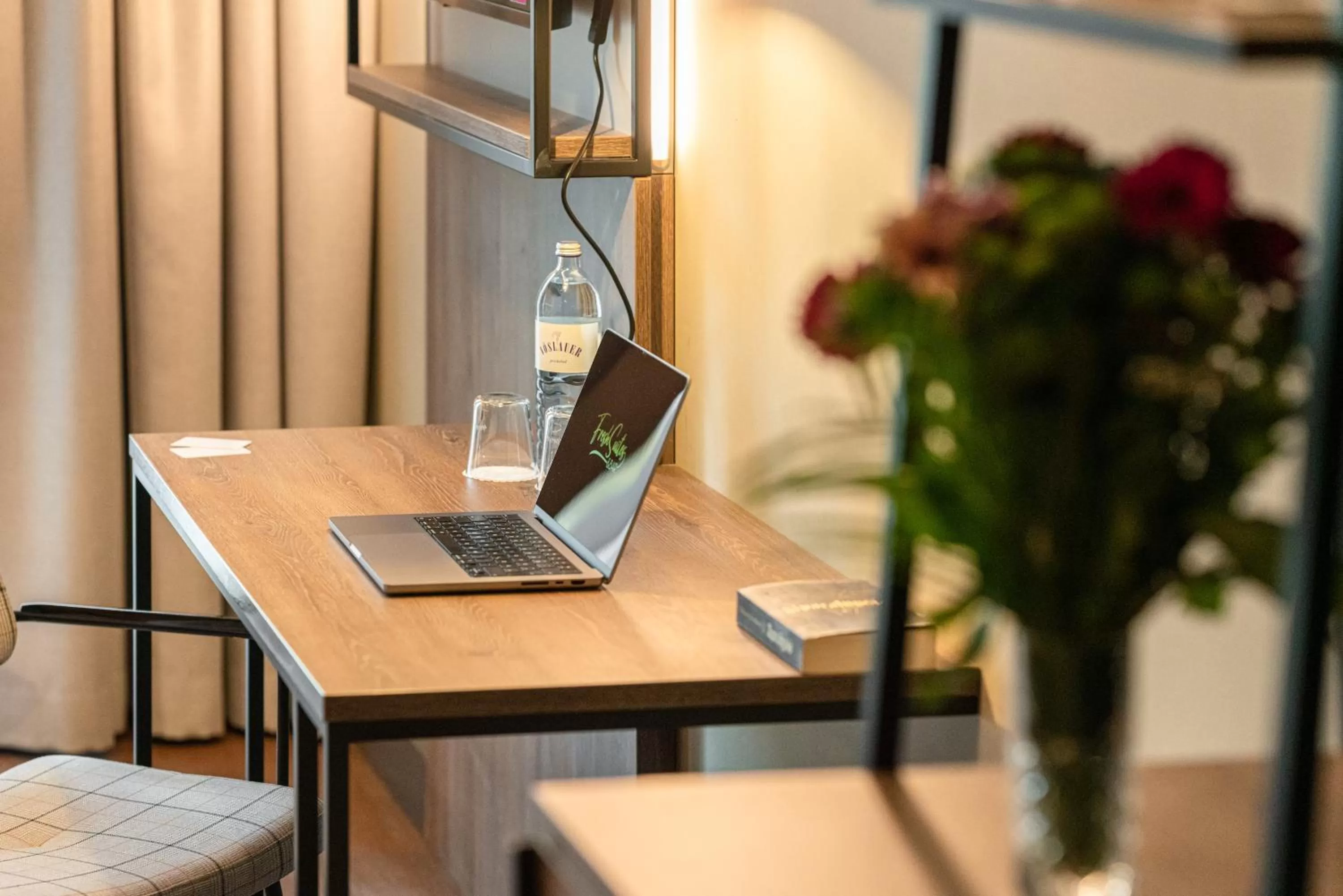 Standard Queen Room in FreshSuites & Bar