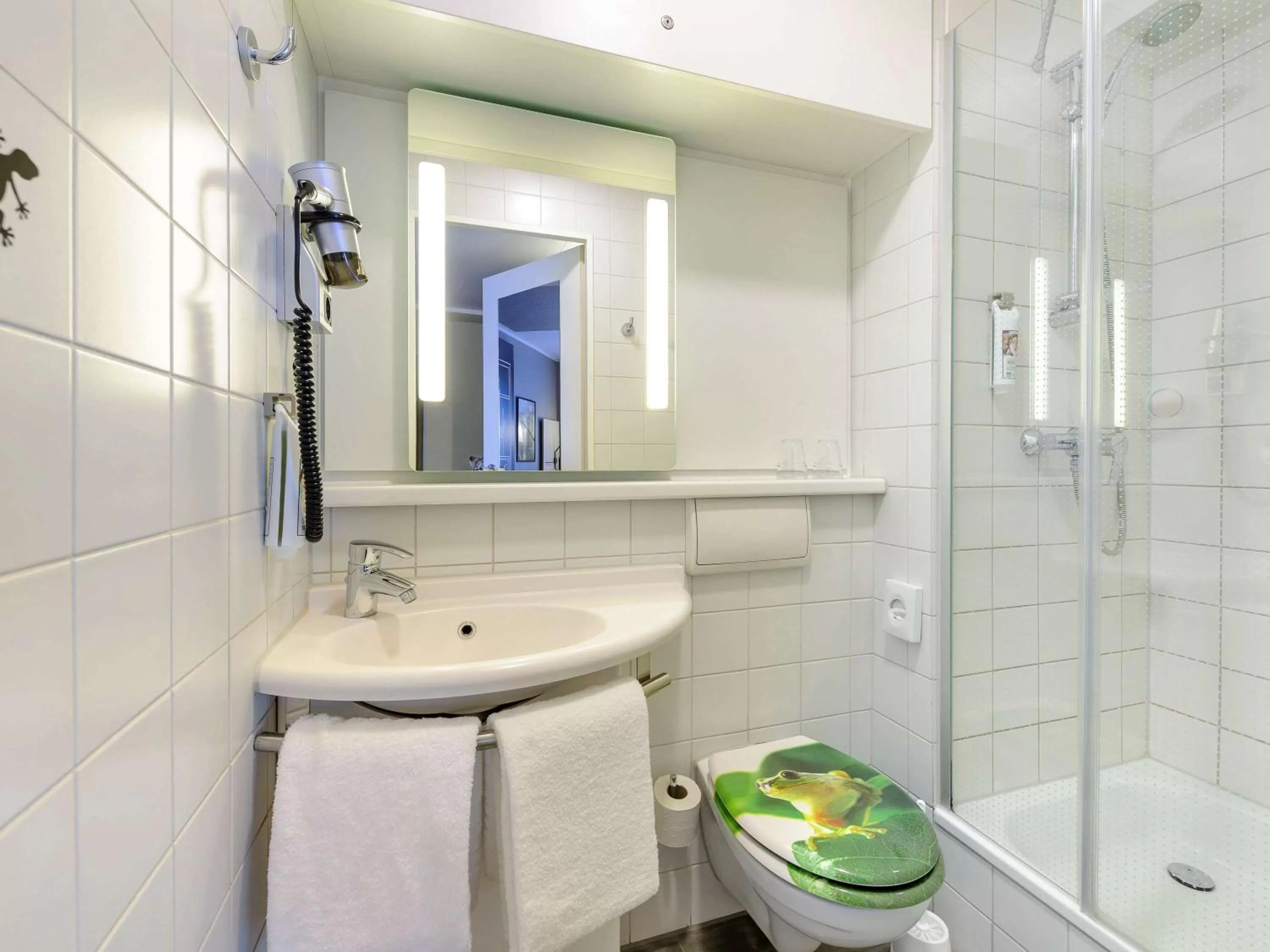 Photo of the whole room in ibis Berlin Mitte