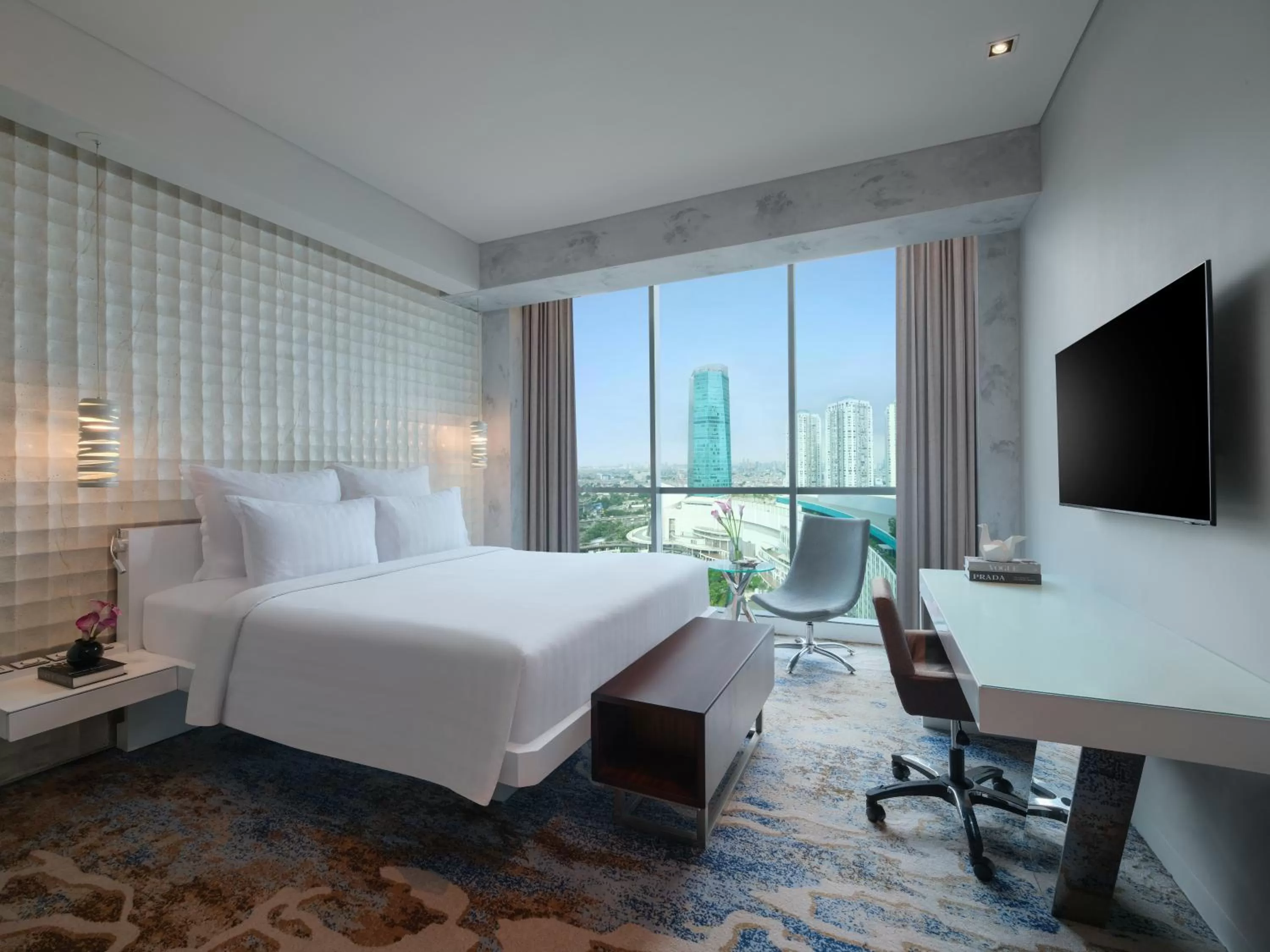 Executive Deluxe Queen Room - Lounge Access in Pullman Jakarta Central Park