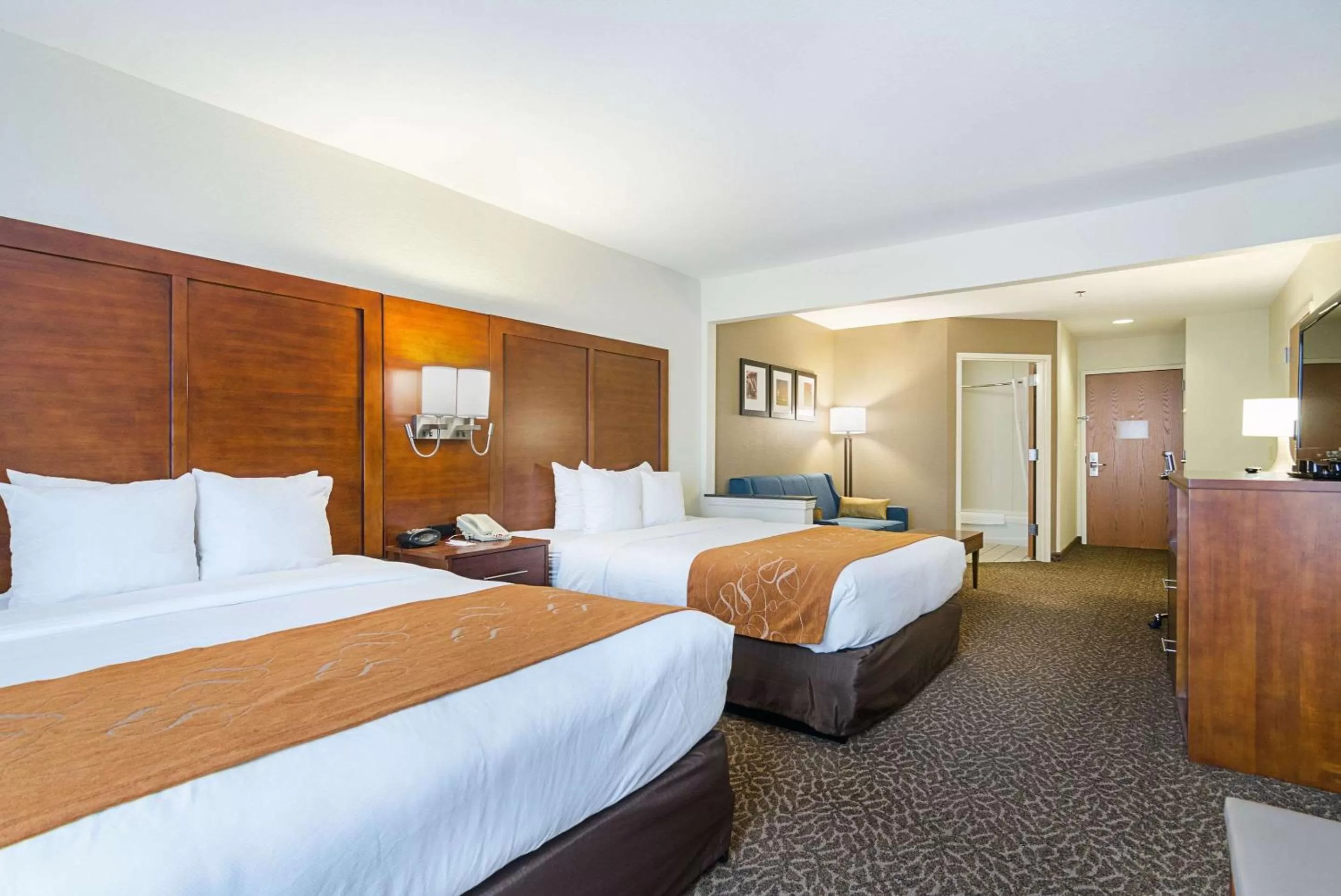 Queen Suite with Two Queen Beds in Quality Suites Springdale West I-49