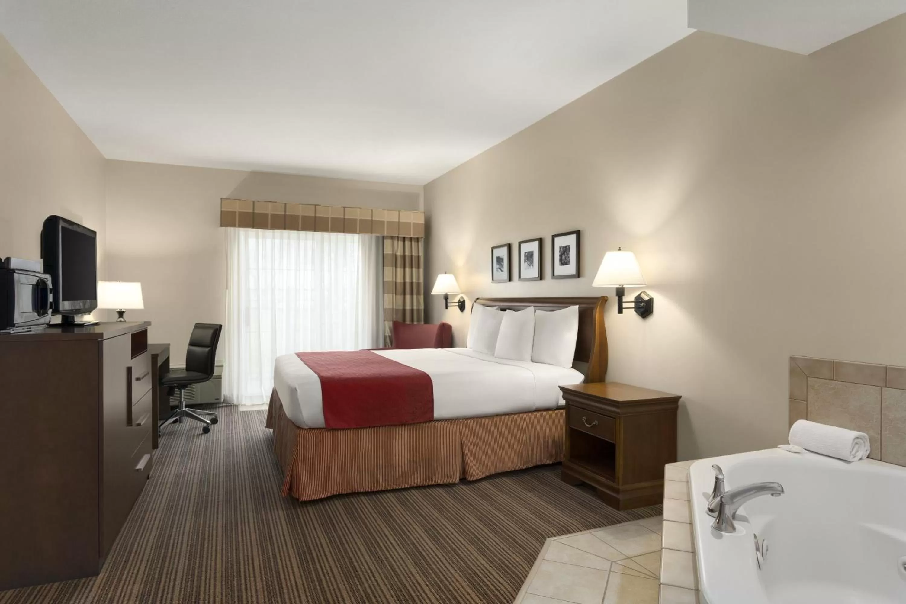 King Suite with Whirlpool - Non-Smoking in Country Inn & Suites by Radisson, Cedar Rapids Airport, IA