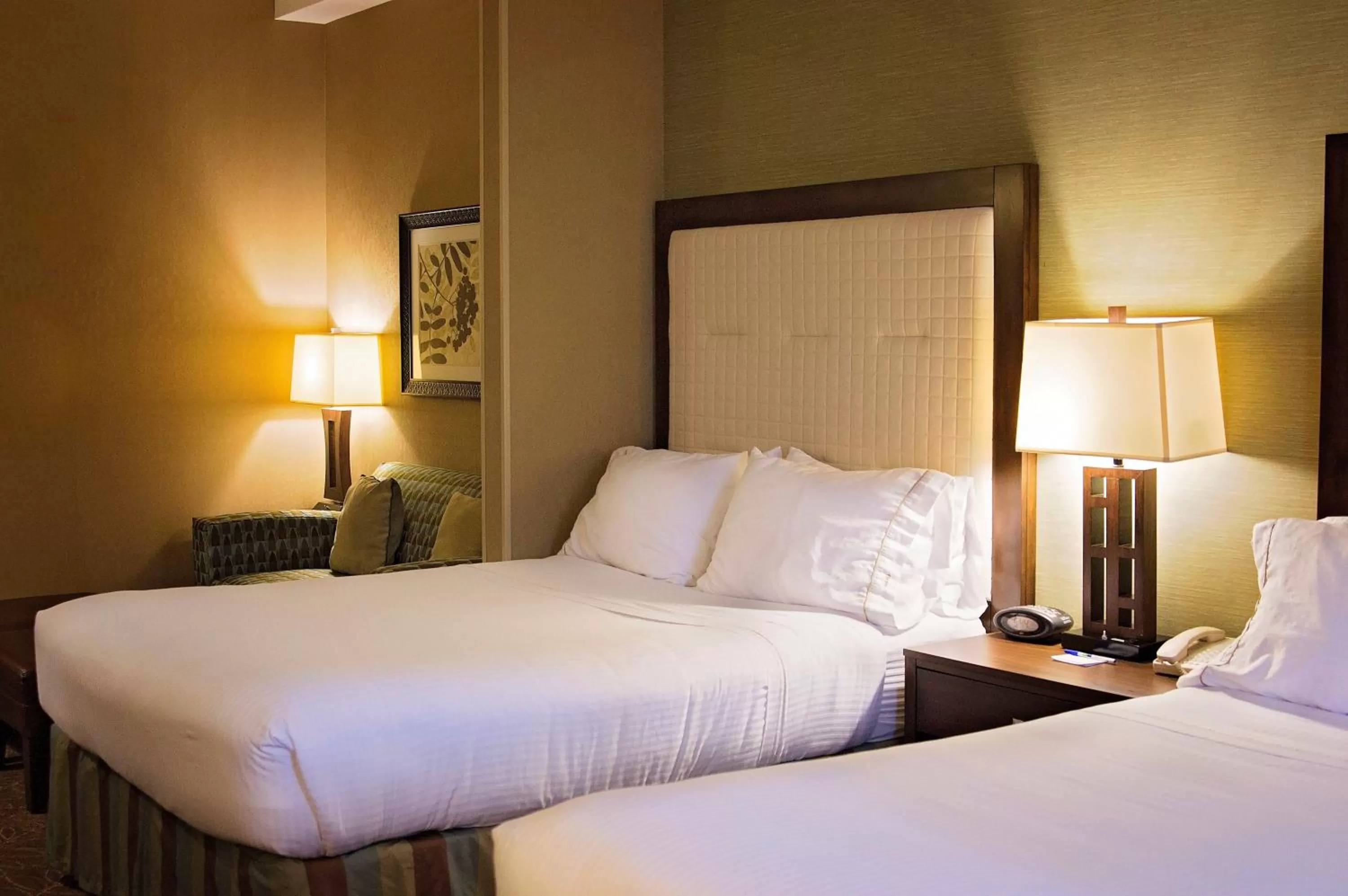 Queen Suite with Two Queen Beds and Sofa Bed in Holiday Inn Express & Suites Logan by IHG