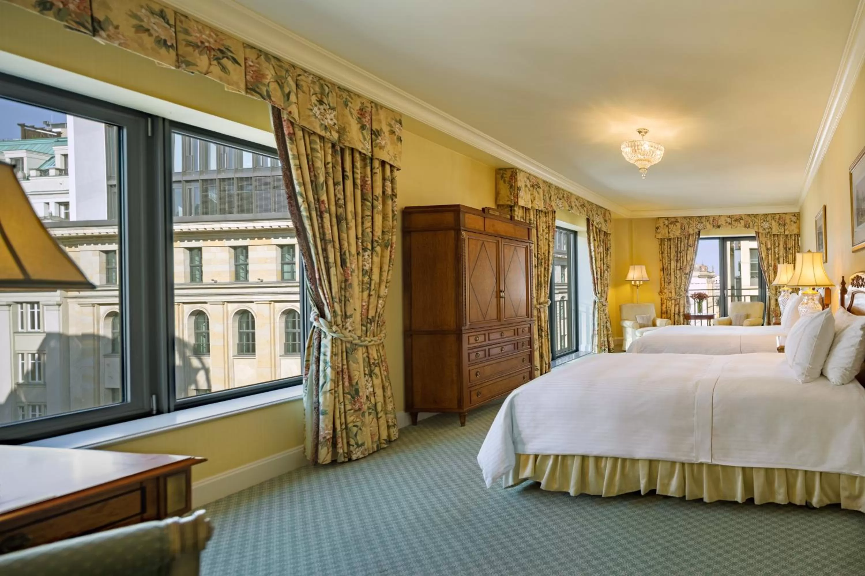Classic Twin Room in Regent Berlin by IHG