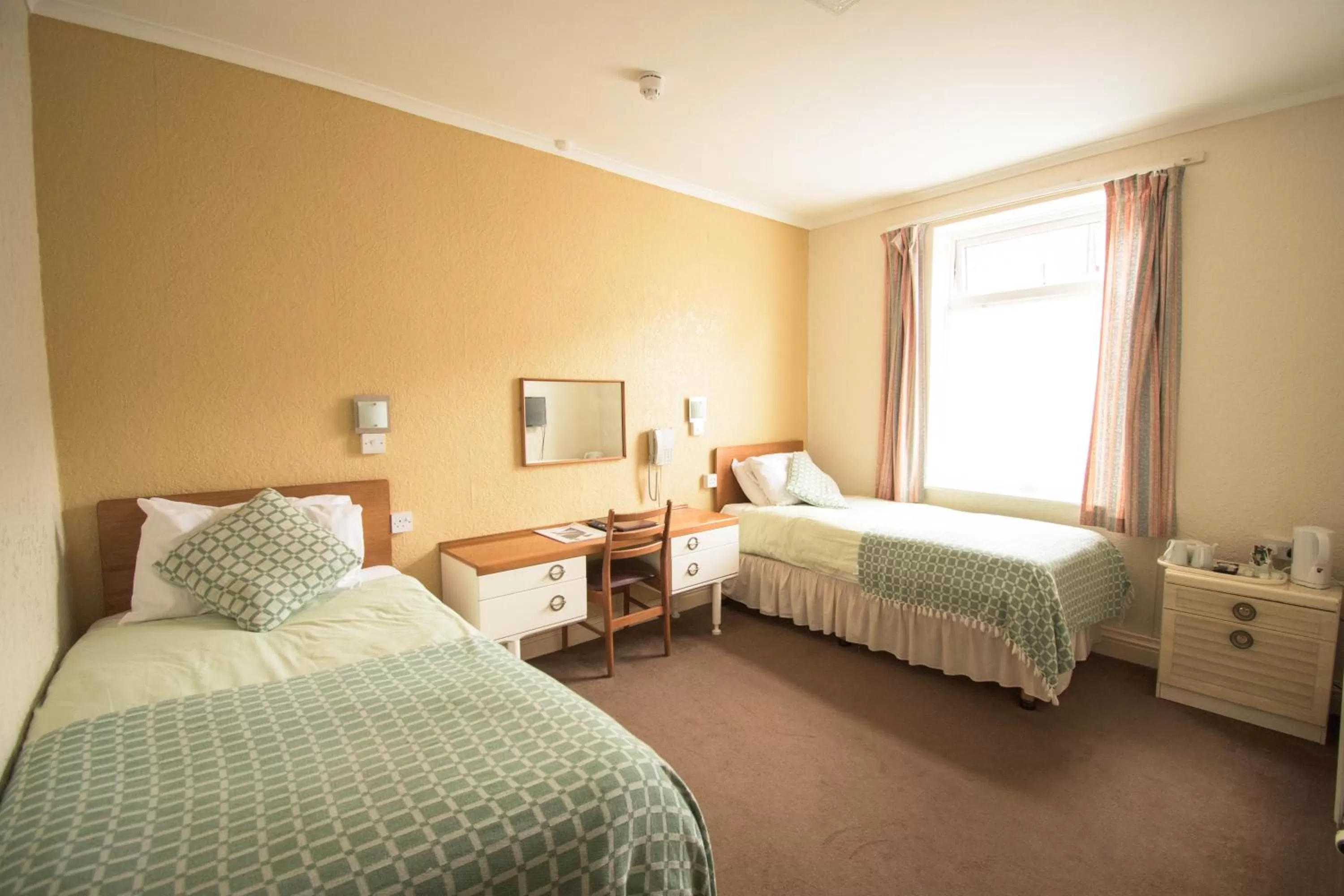 Twin Room in Pinegrove Hotel