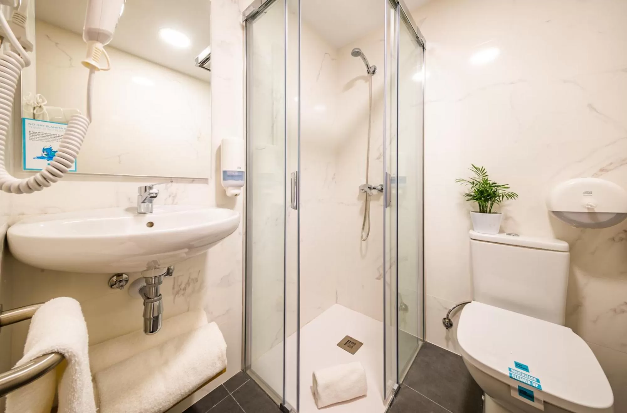 Deluxe Single Room in Hotel Vas Vitoria AutoCheckIn